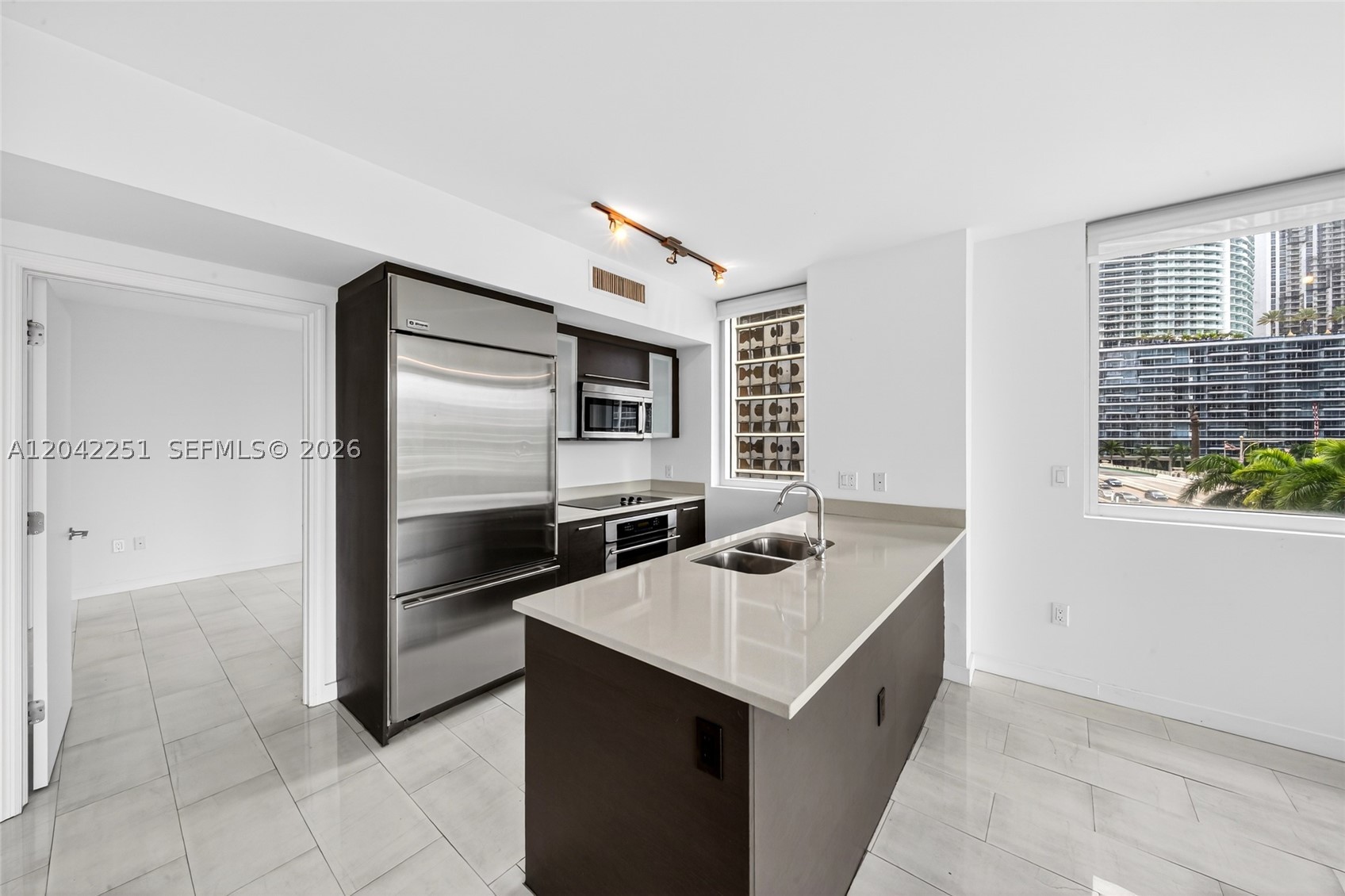 image 500 Brickell East4