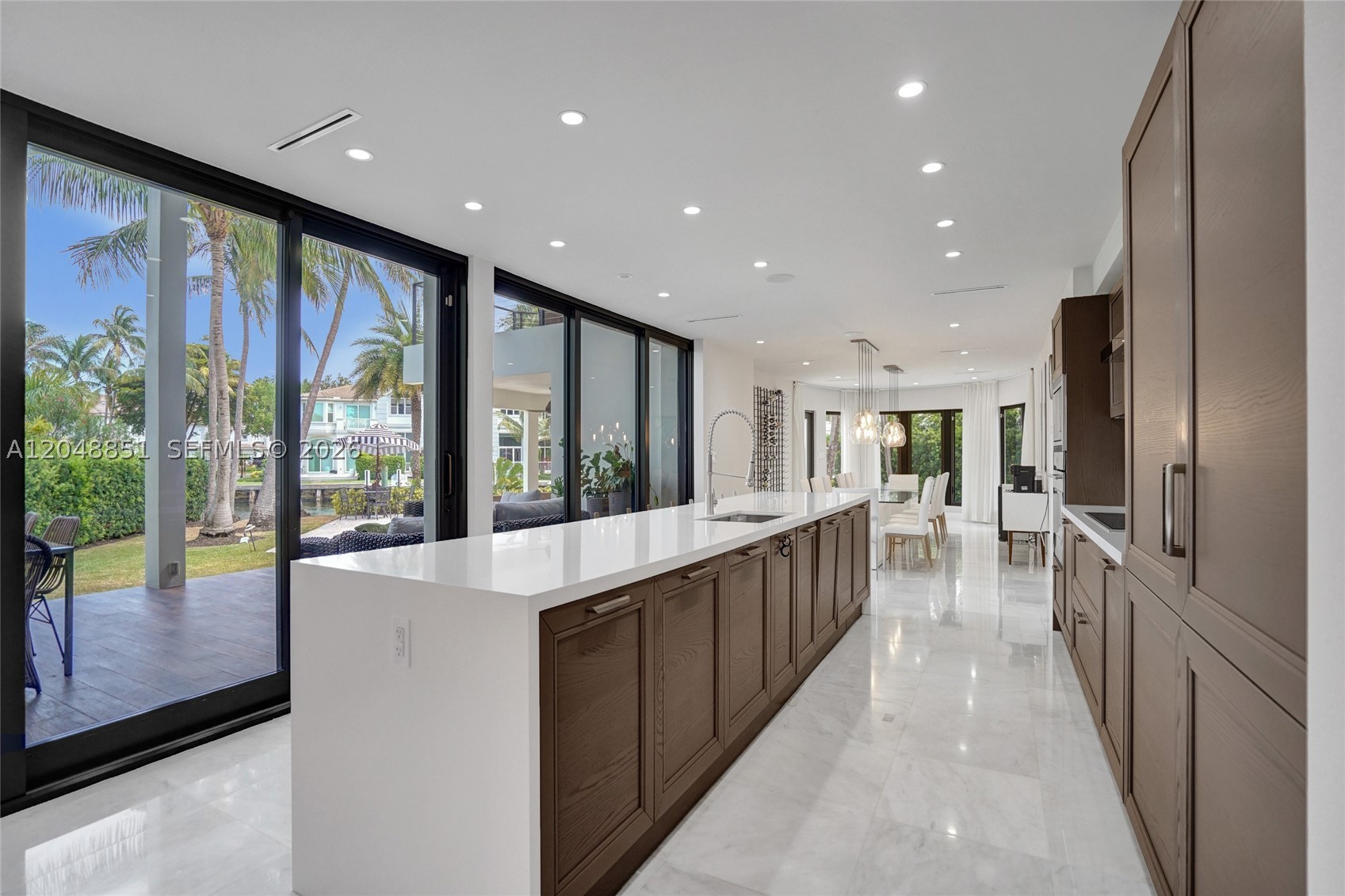 113 Holiday Dr Hallandale Beach, FL 33009
