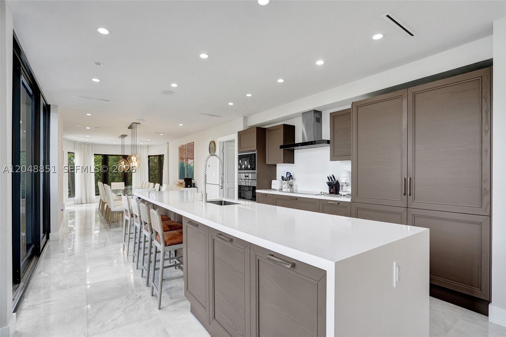 113 Holiday Dr Hallandale Beach, FL 33009