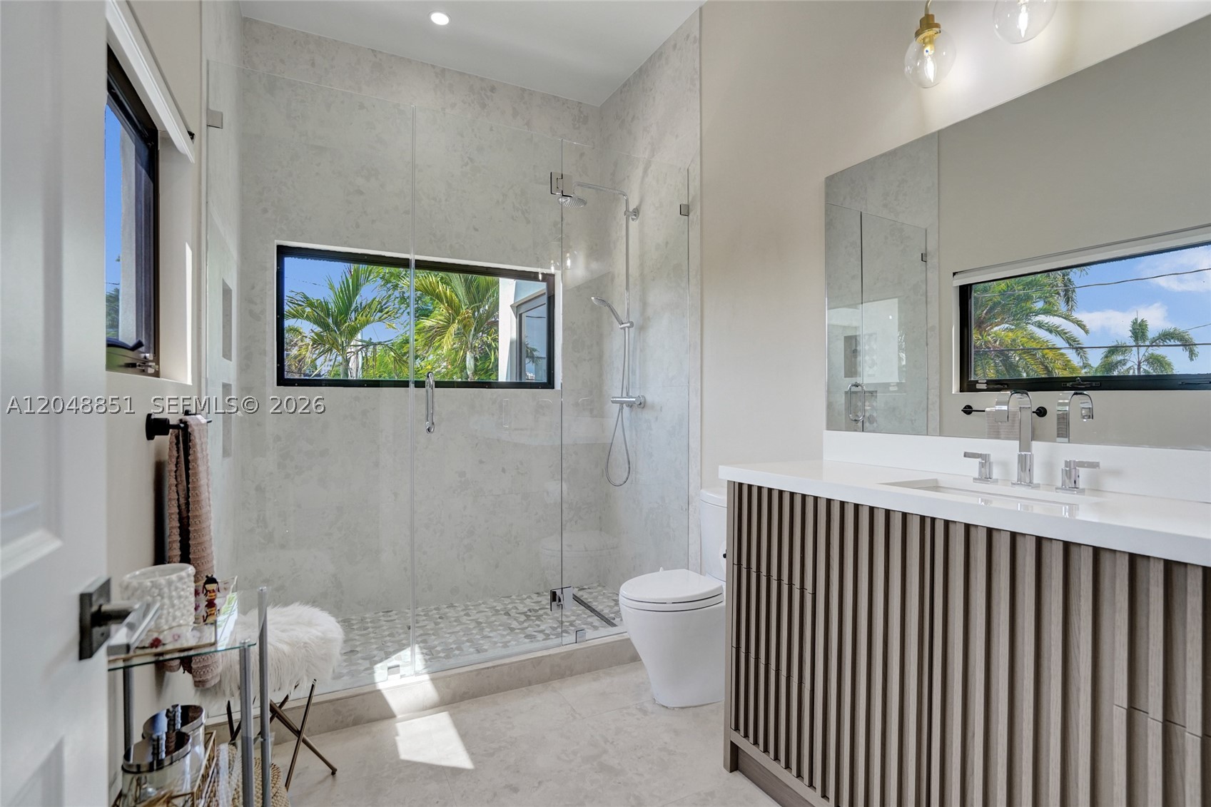 113 Holiday Dr Hallandale Beach, FL 33009