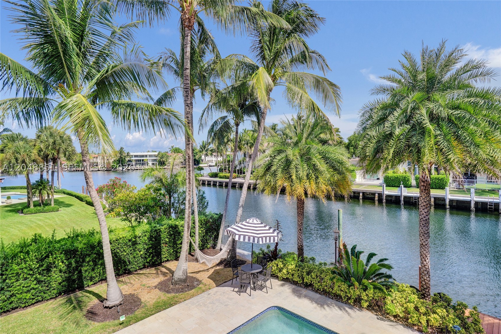 113 Holiday Dr Hallandale Beach, FL 33009