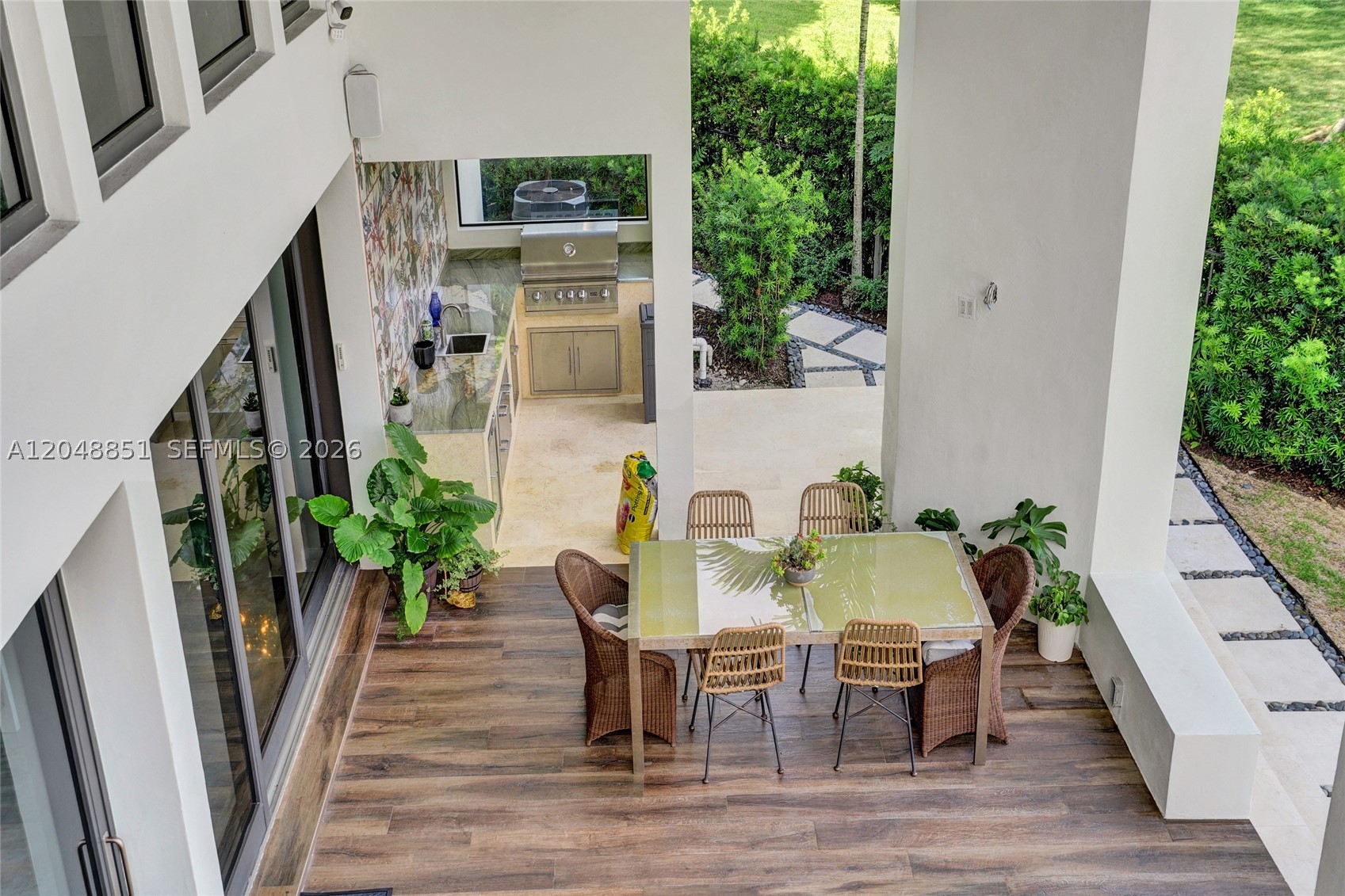 113 Holiday Dr Hallandale Beach, FL 33009