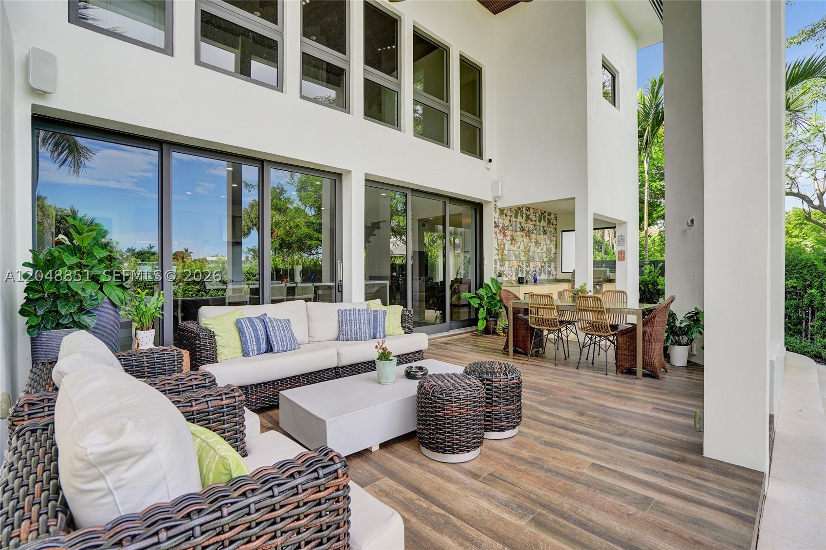 113 Holiday Dr Hallandale Beach, FL 33009