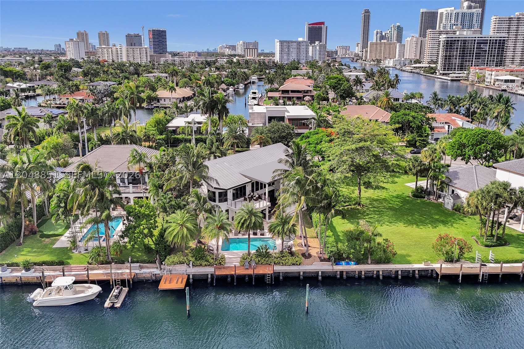 113 Holiday Dr Hallandale Beach, FL 33009