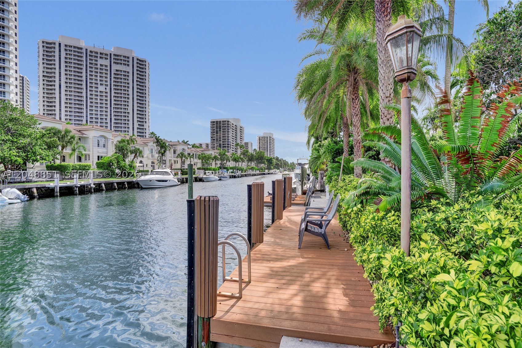 113 Holiday Dr Hallandale Beach, FL 33009