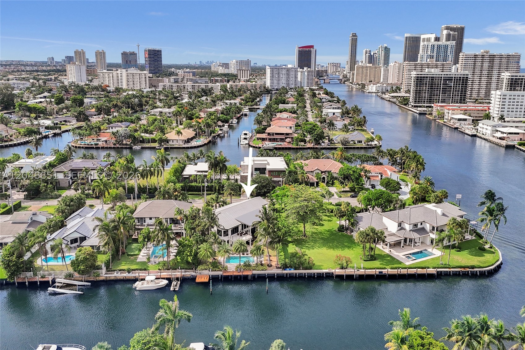 113 Holiday Dr Hallandale Beach, FL 33009