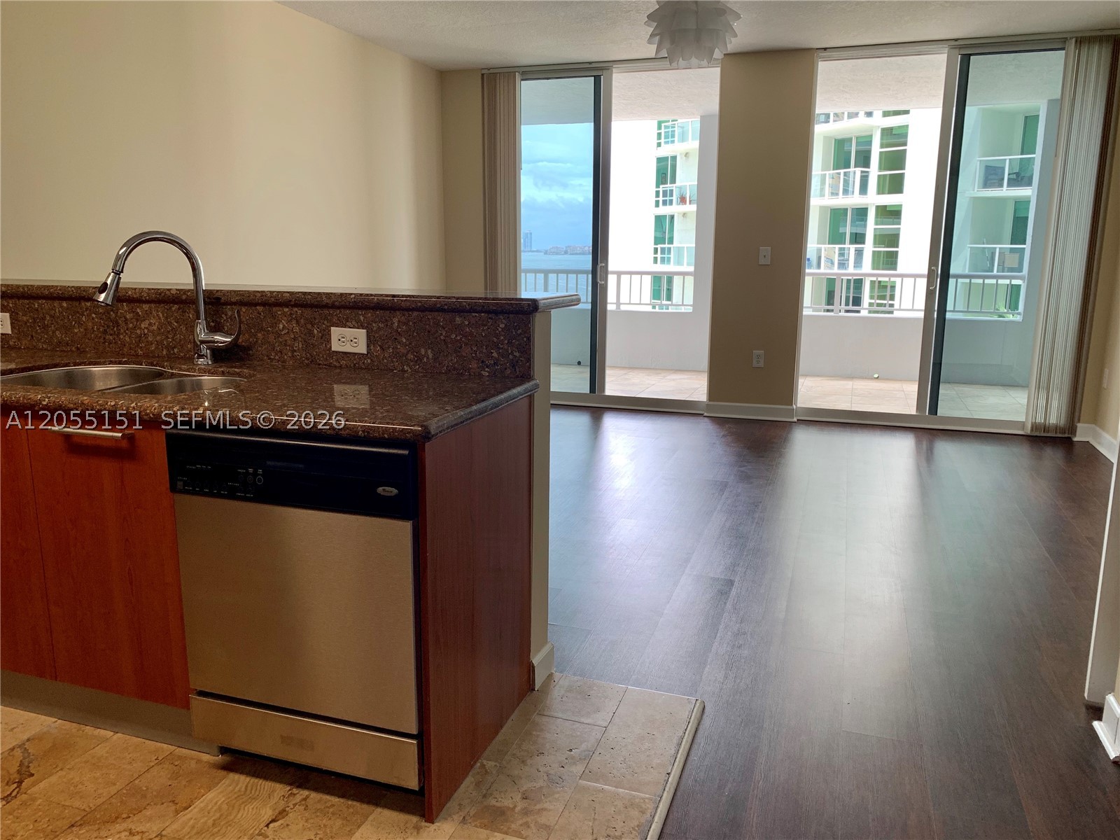 170 SE 14th St #1402 Miami, FL 33131