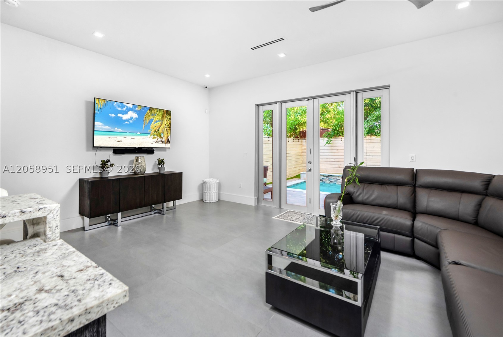 3067 Carter St Miami, FL 33133