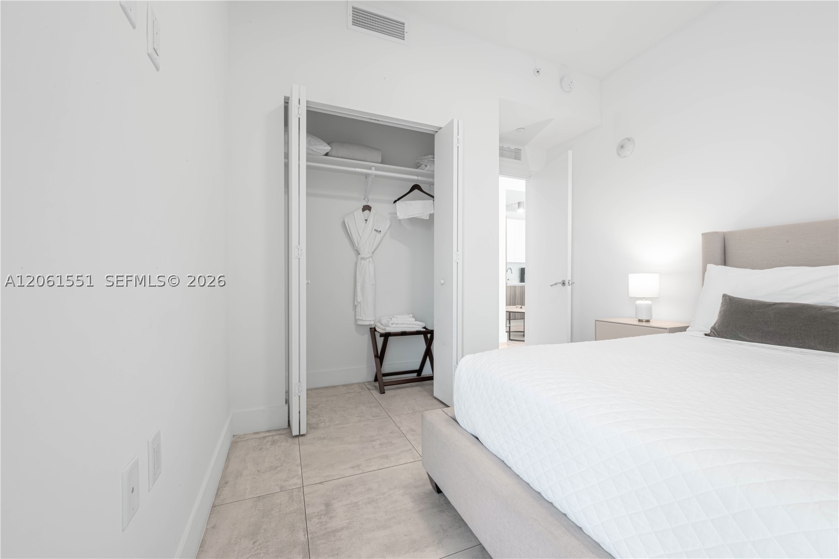 image Smart Brickell I14