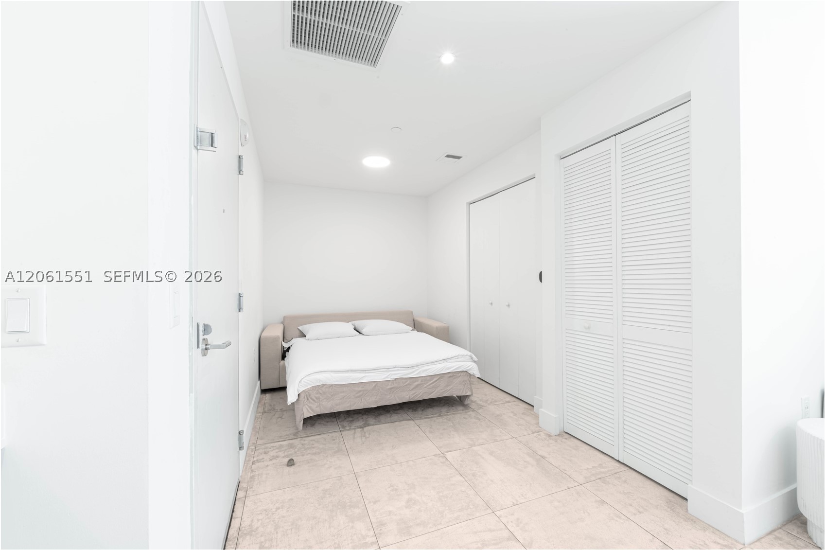 image Smart Brickell I19