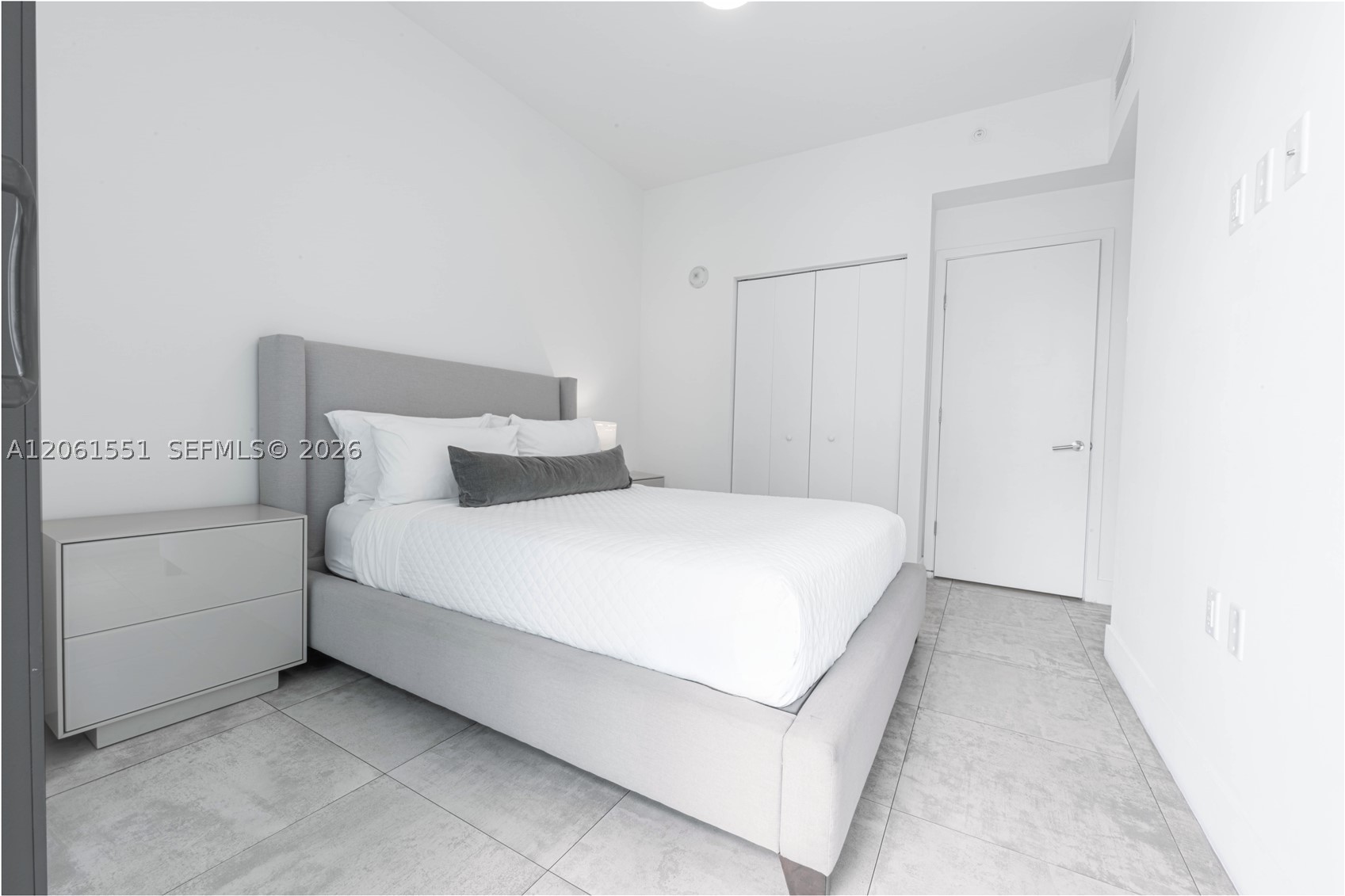 image Smart Brickell I24