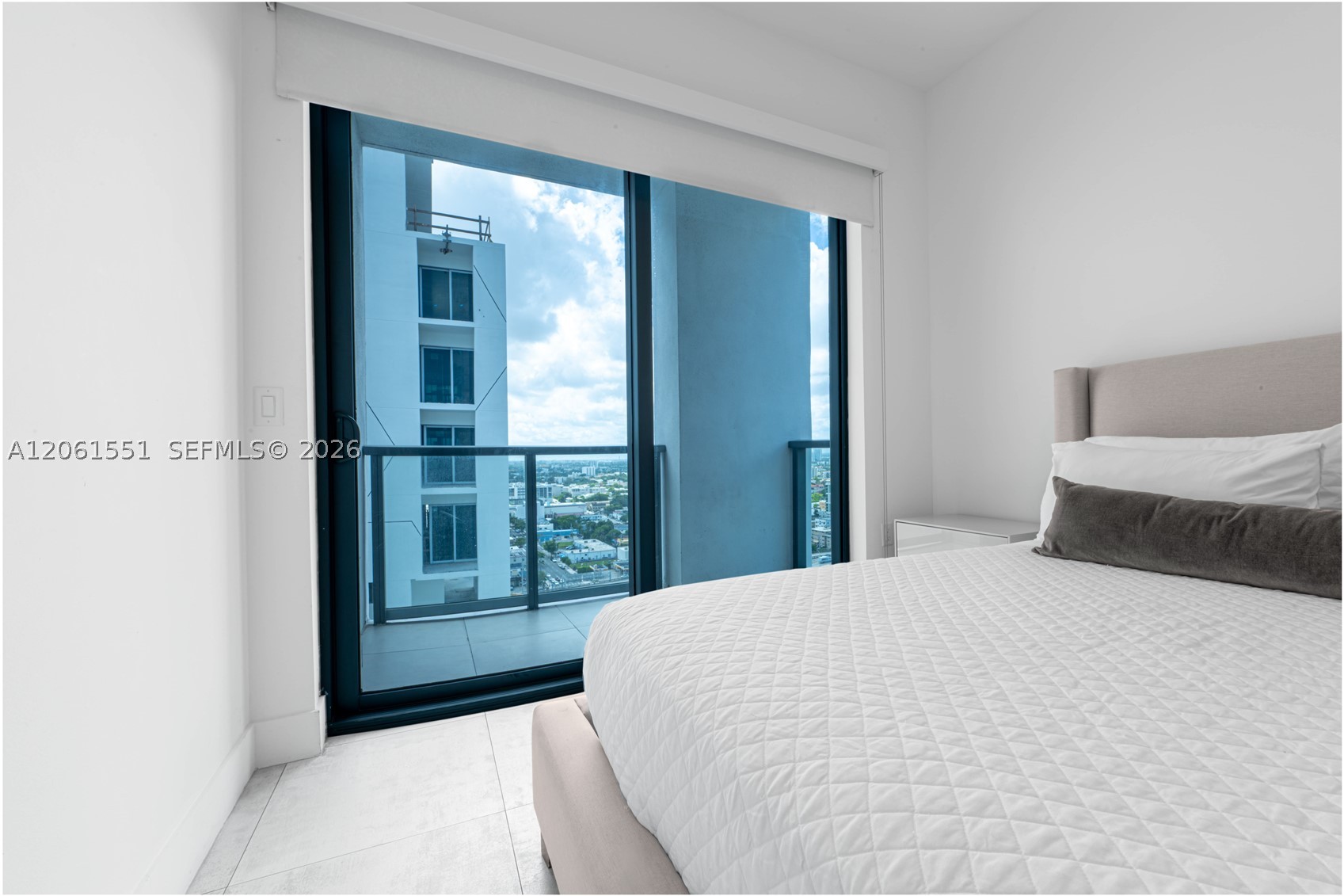 image Smart Brickell I25