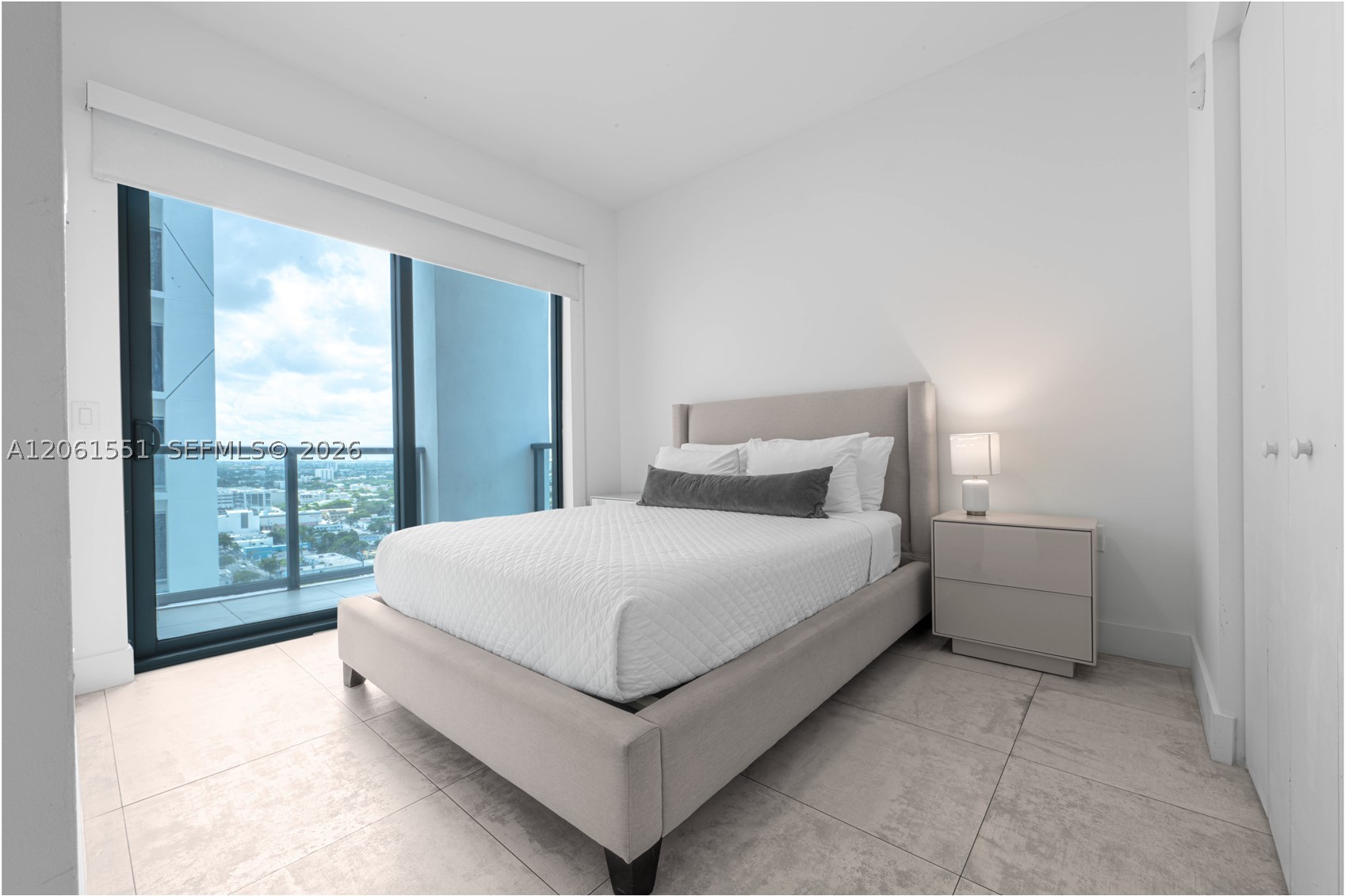 image Smart Brickell I26
