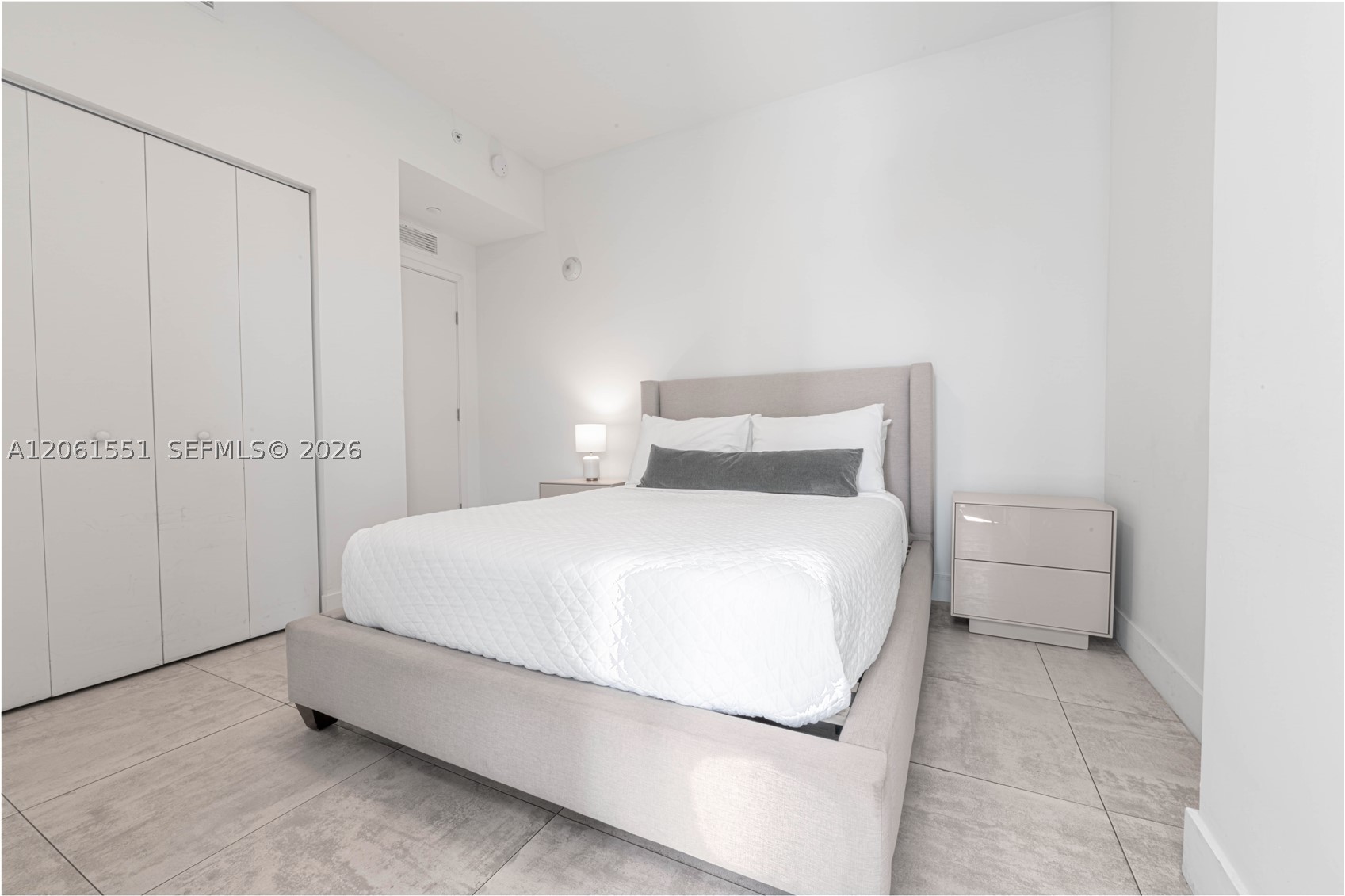 image Smart Brickell I27