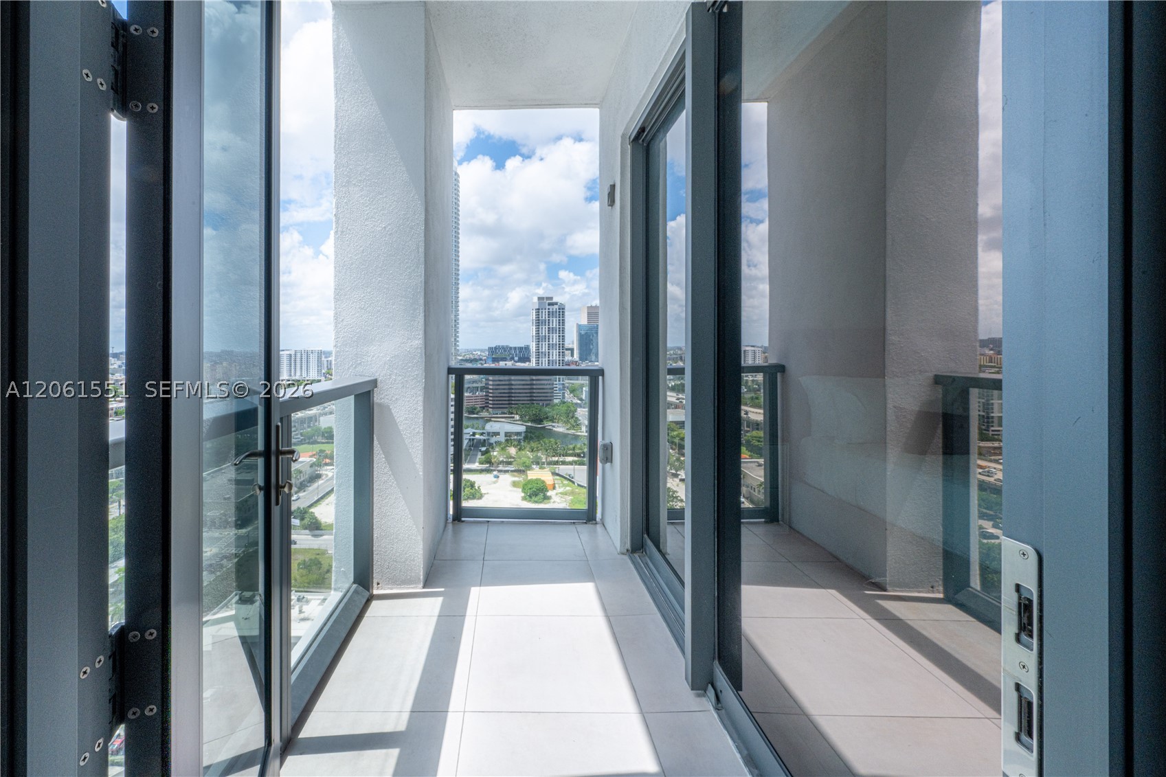 image Smart Brickell I34