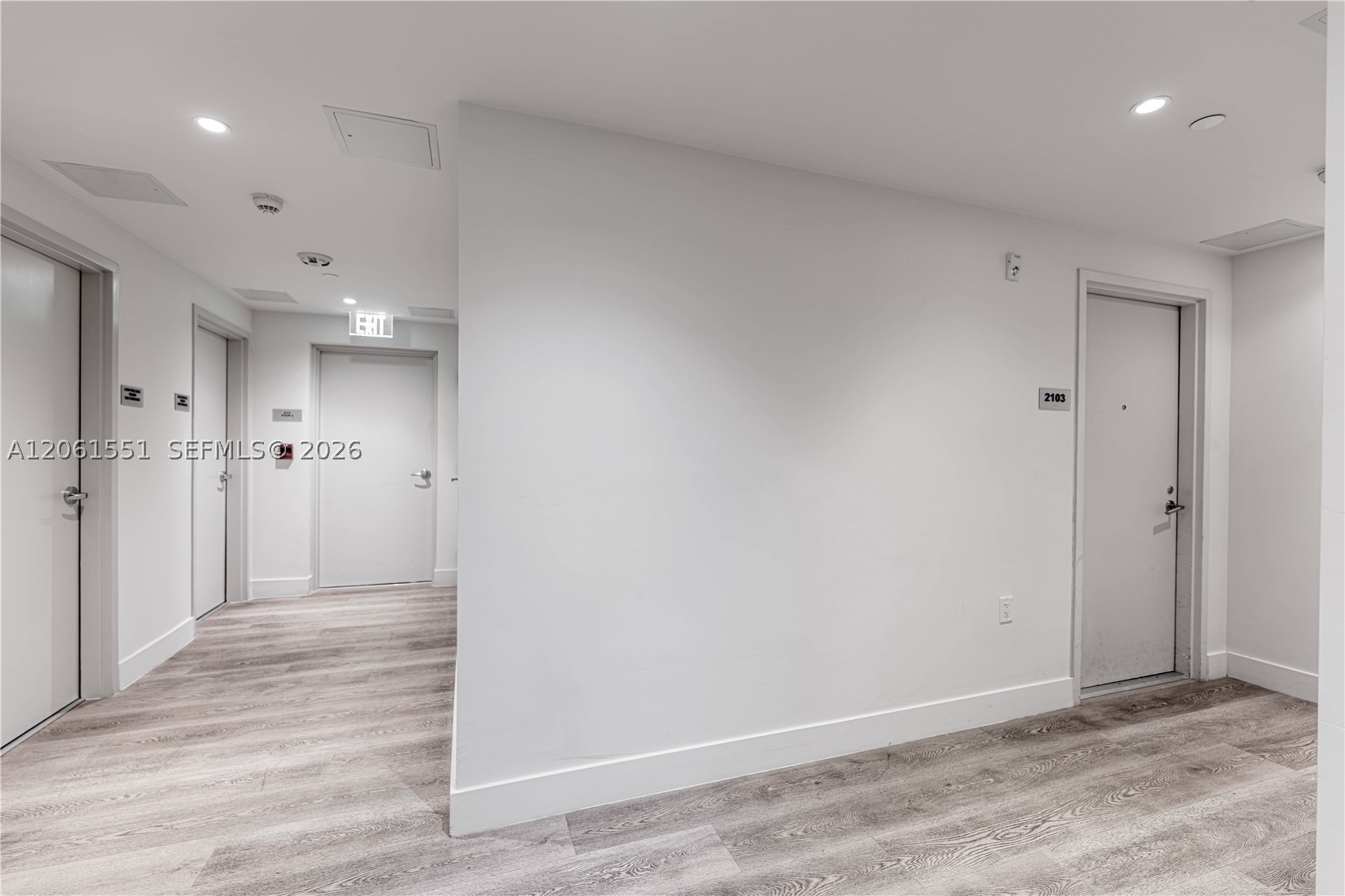 image Smart Brickell I38