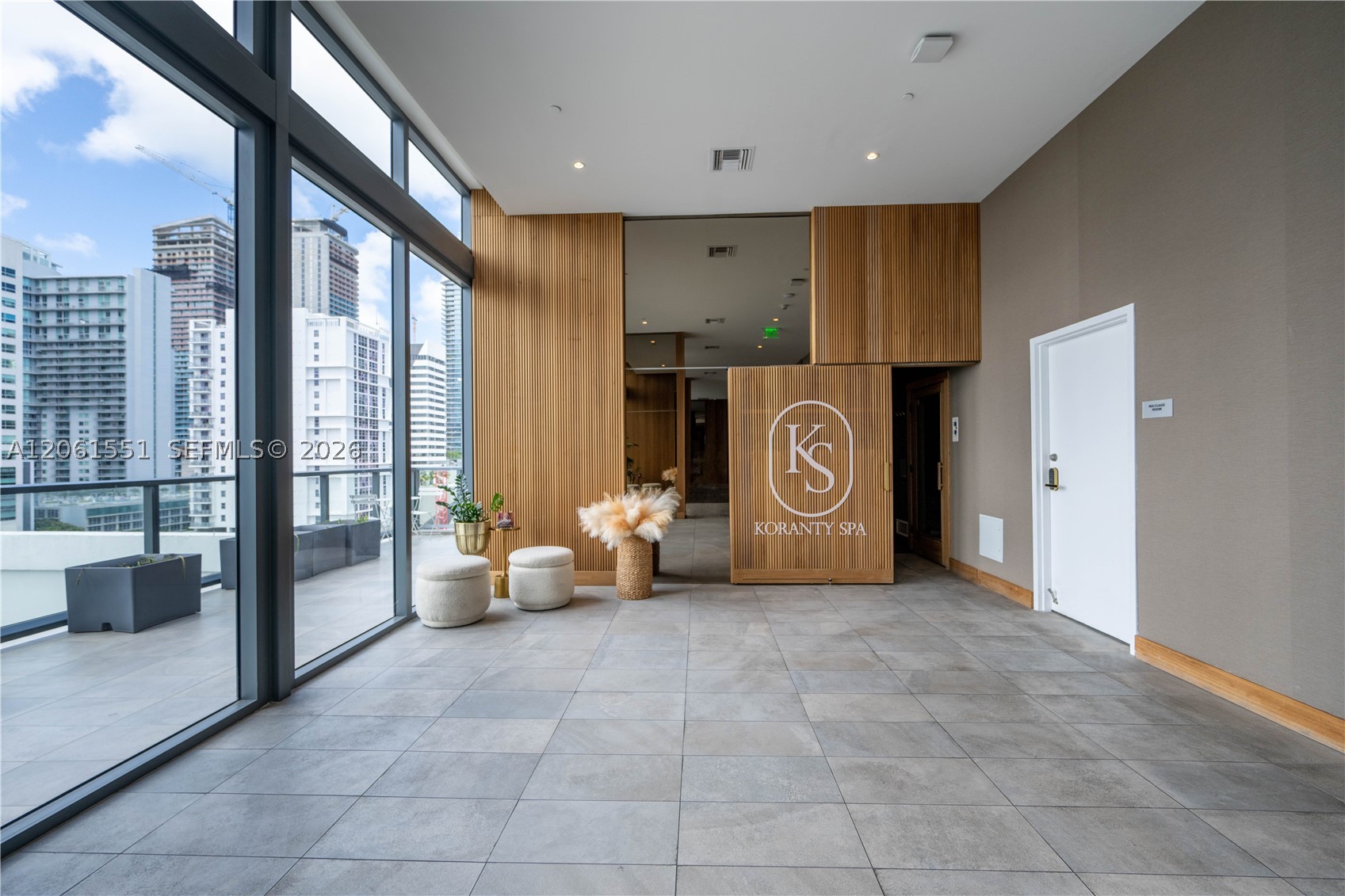 image Smart Brickell I42