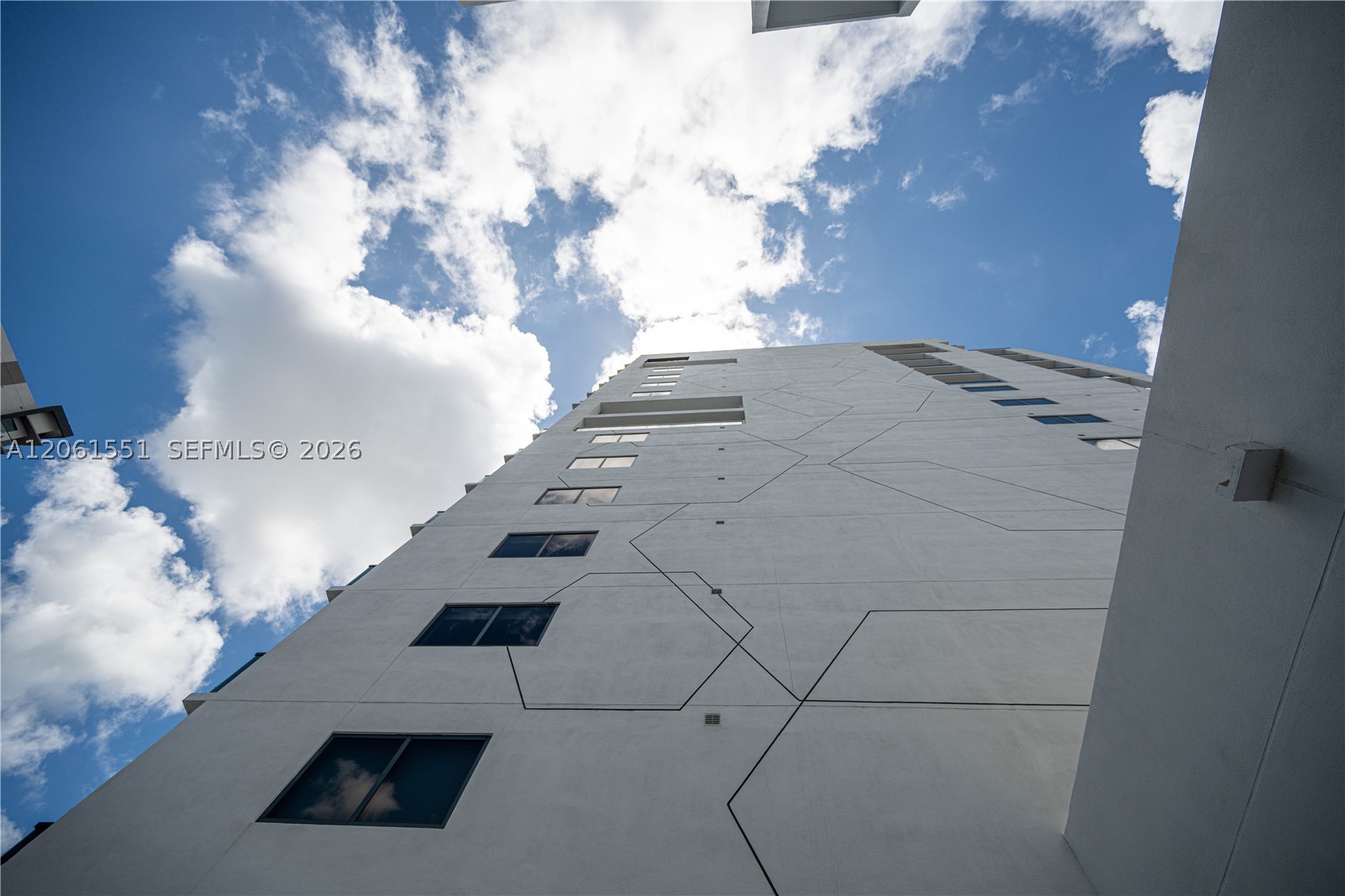 image Smart Brickell I49