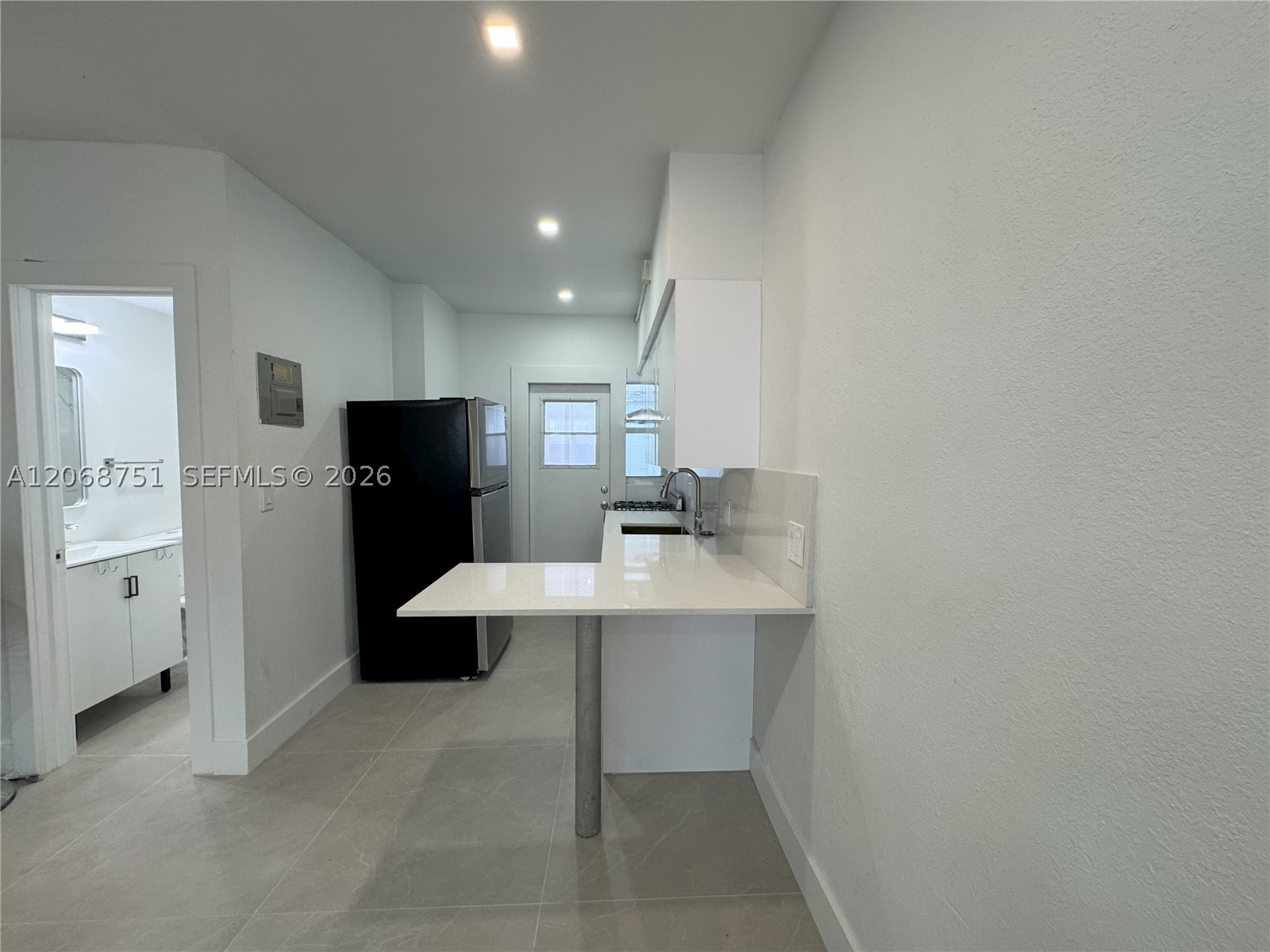 300 74th St #2 Miami Beach, FL 33141