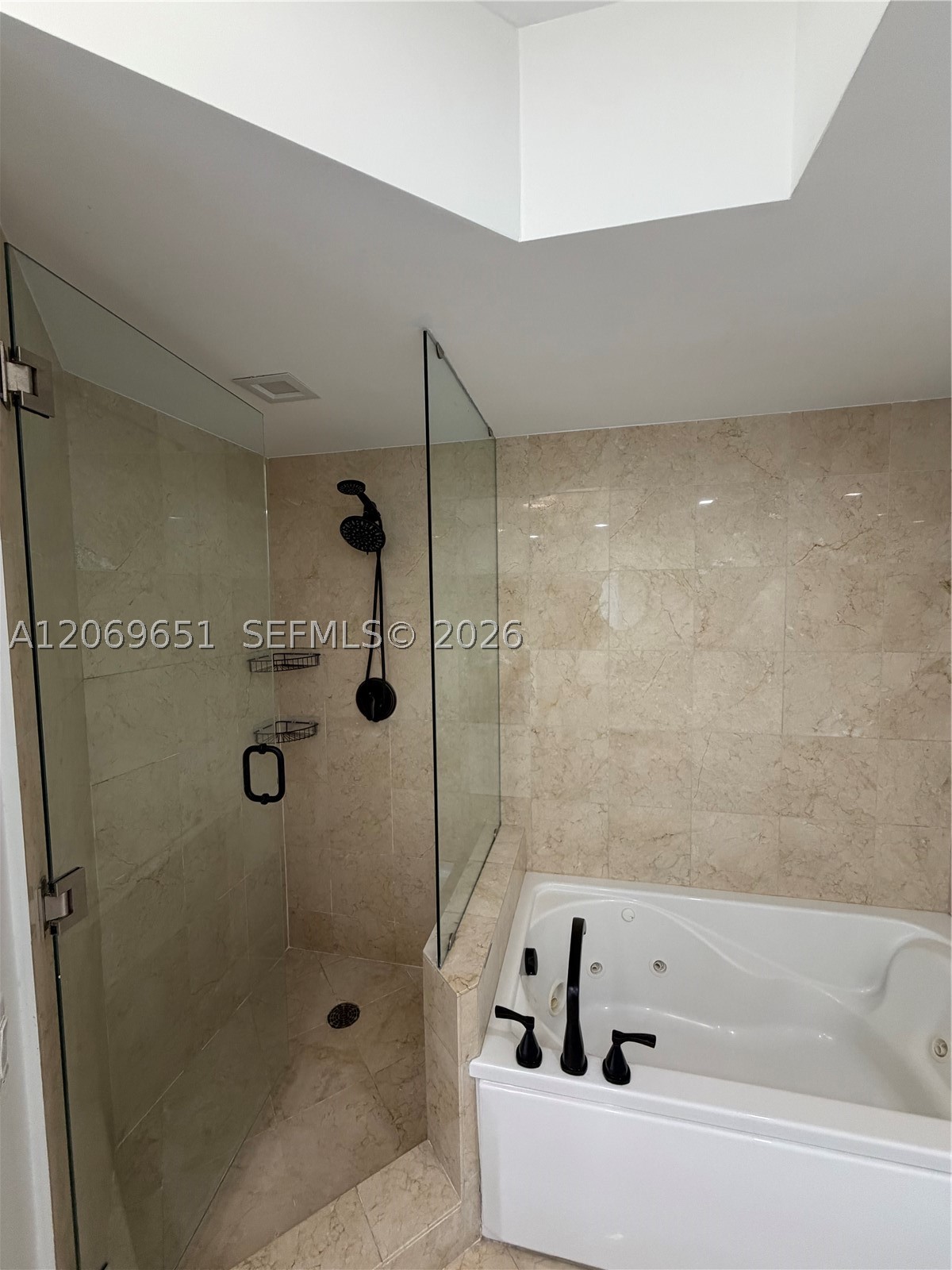 image Akoya23