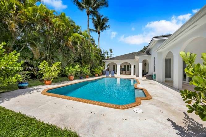 7840 SW 133rd Ter Pinecrest, FL 33156