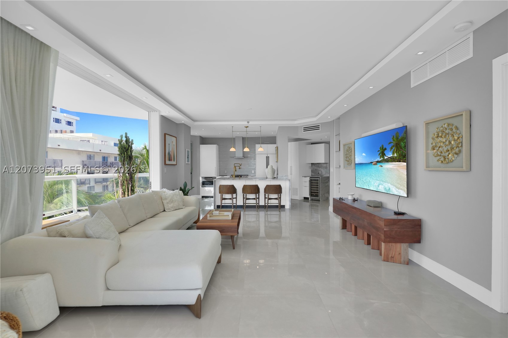 4201 Collins Ave #401 Miami Beach, FL 33140