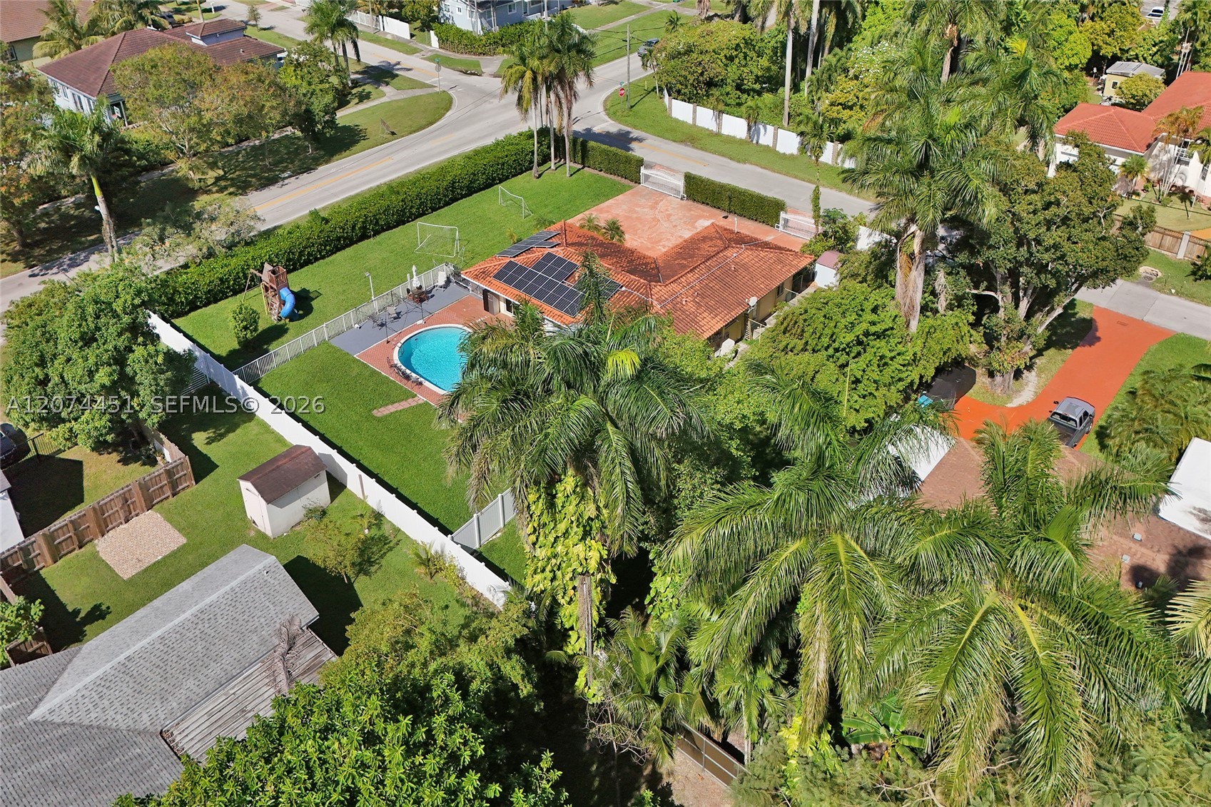 2 NE 160th St Miami, FL 33162