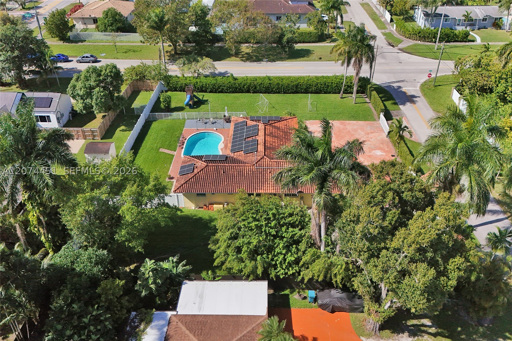 2 NE 160th St Miami, FL 33162
