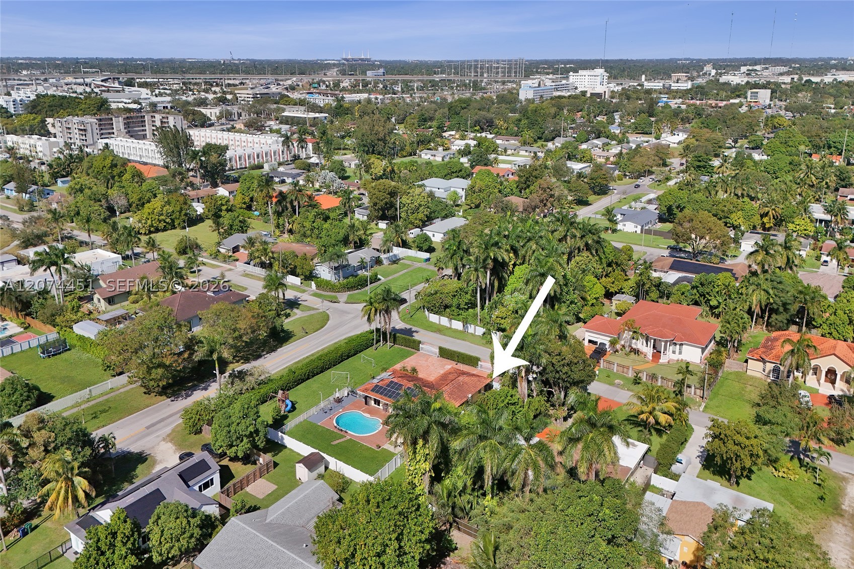 2 NE 160th St Miami, FL 33162