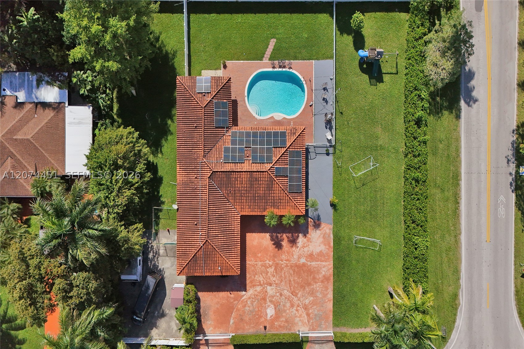 2 NE 160th St Miami, FL 33162