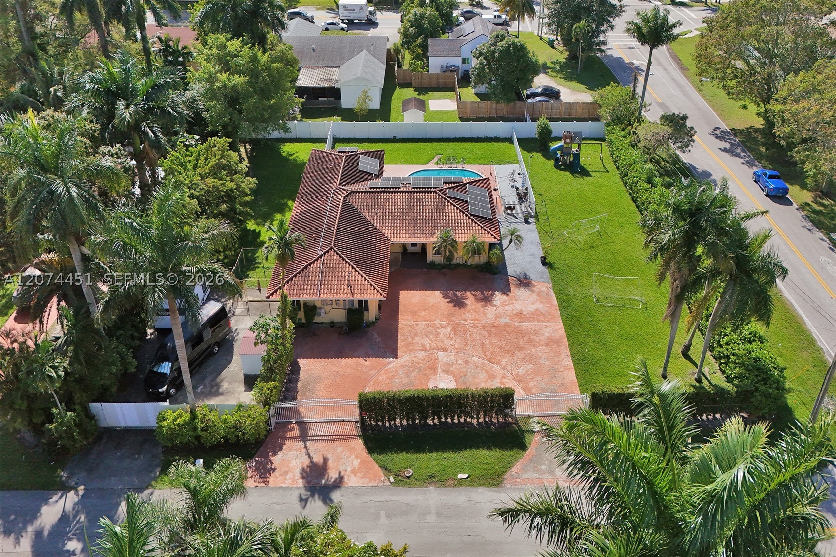 2 NE 160th St Miami, FL 33162