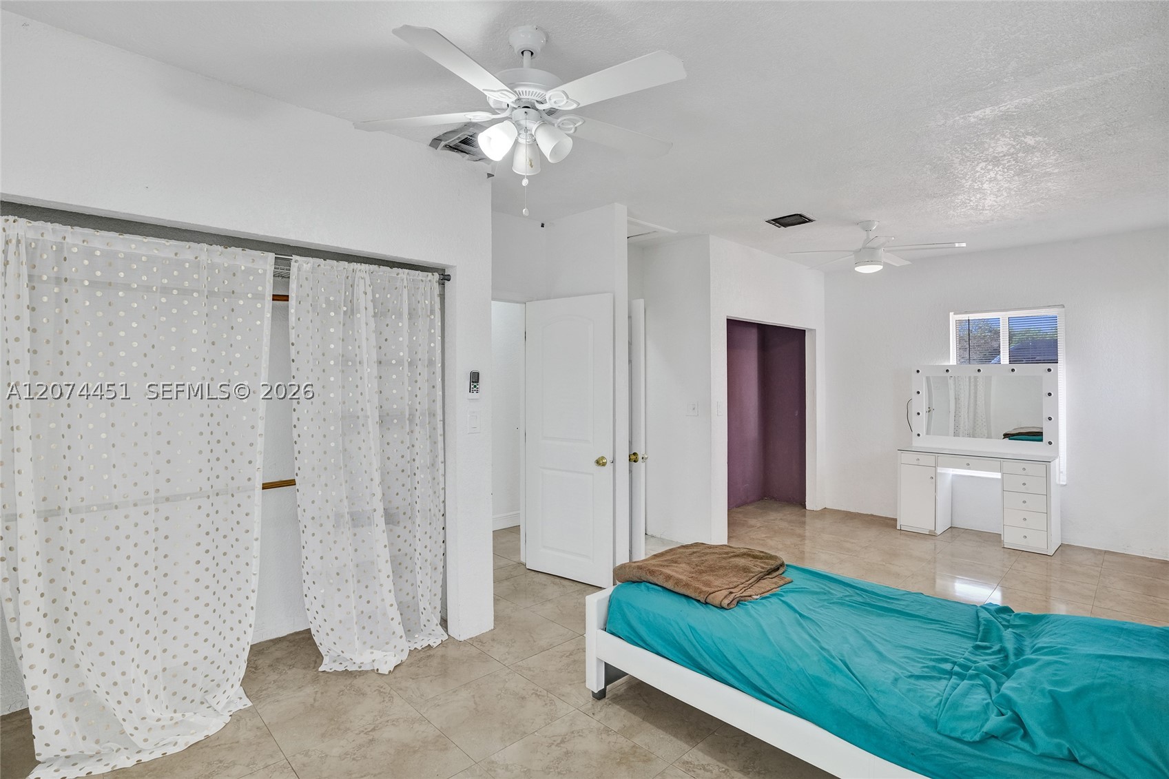 2 NE 160th St Miami, FL 33162