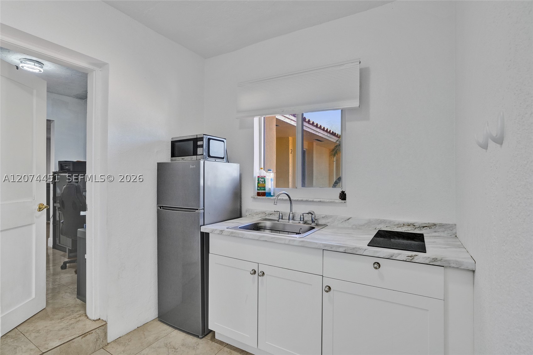 2 NE 160th St Miami, FL 33162