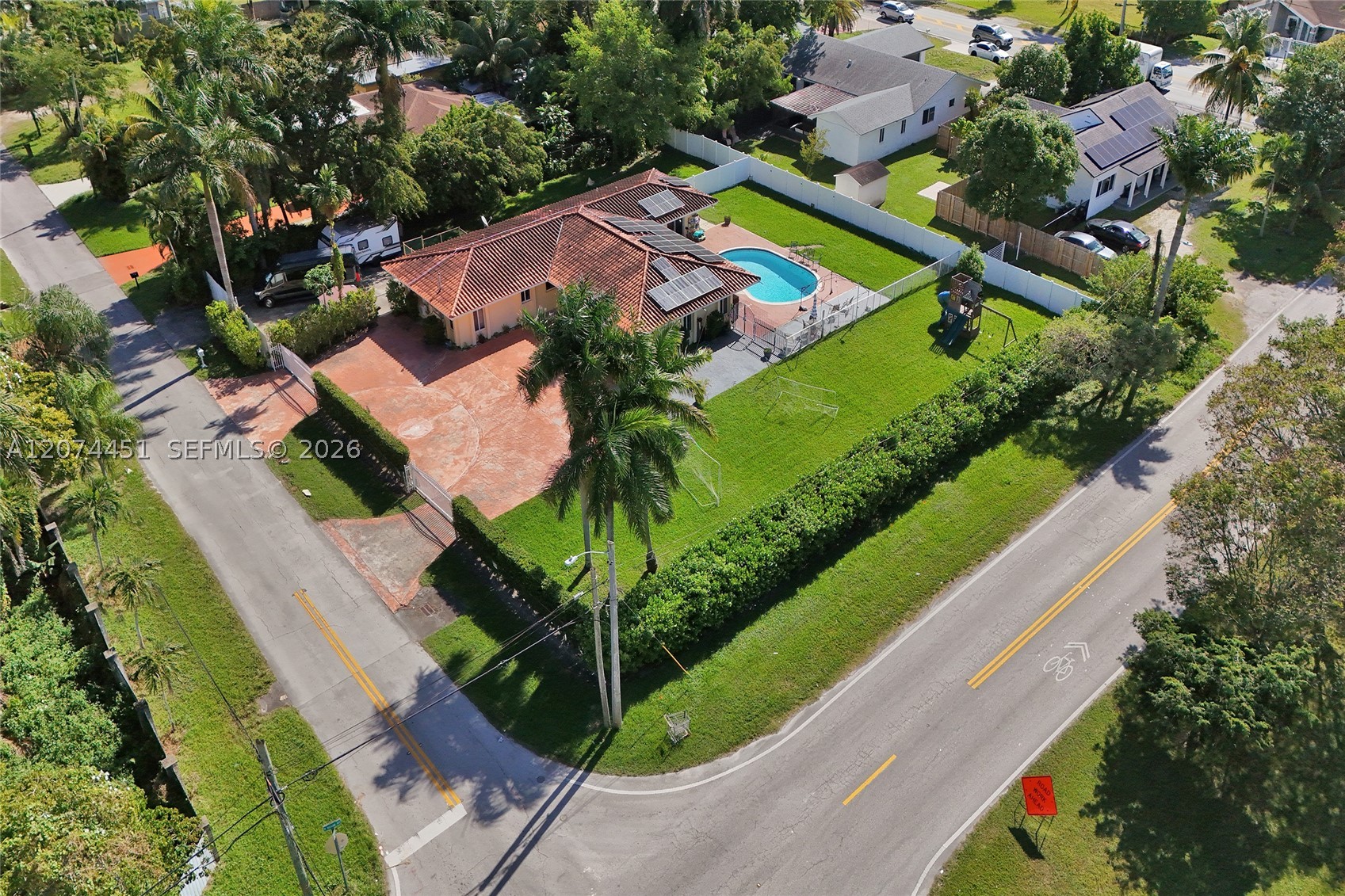 2 NE 160th St Miami, FL 33162
