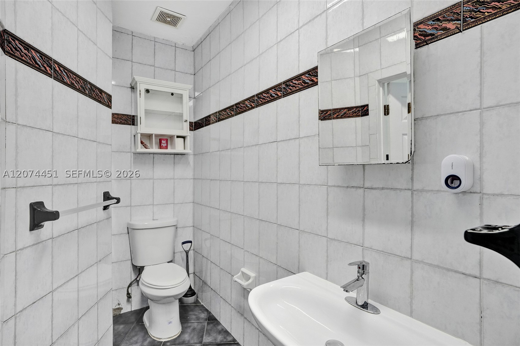 2 NE 160th St Miami, FL 33162
