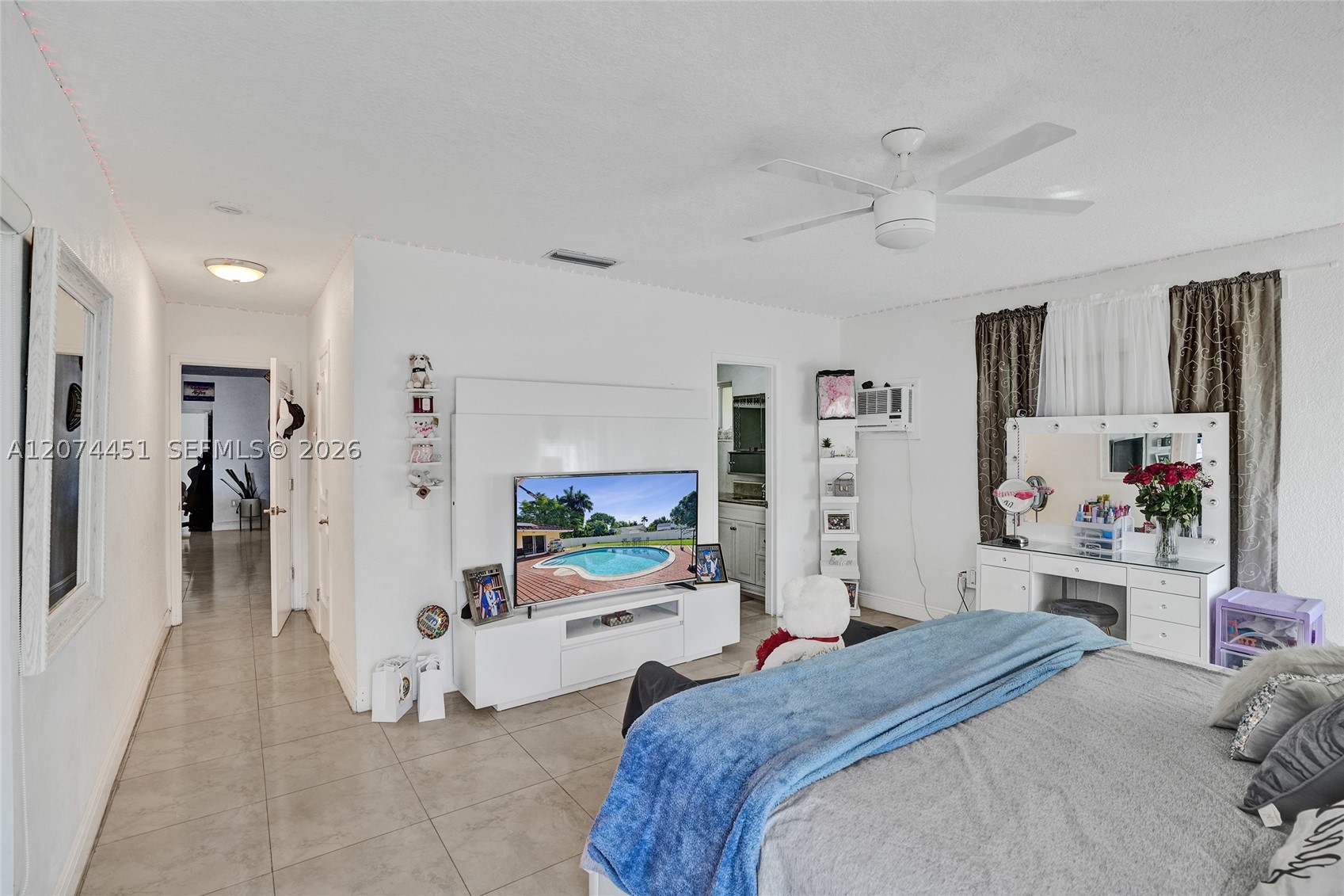 2 NE 160th St Miami, FL 33162
