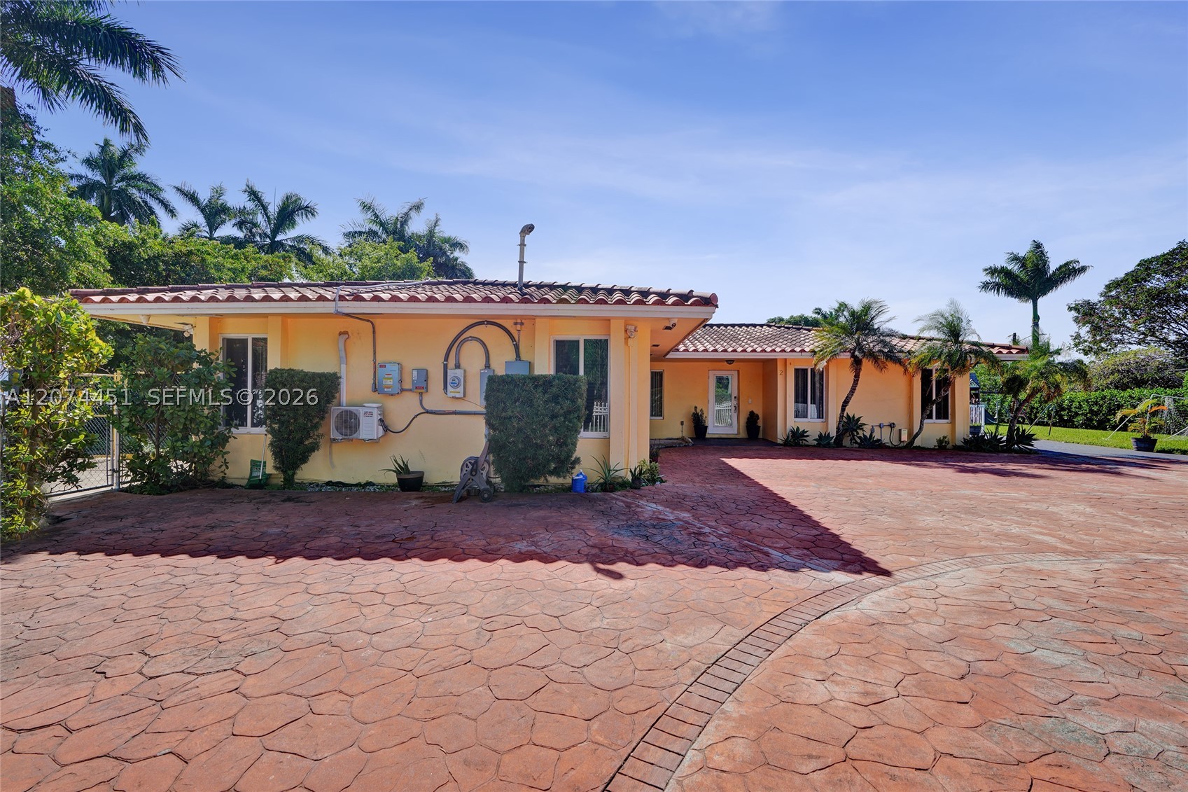 2 NE 160th St Miami, FL 33162