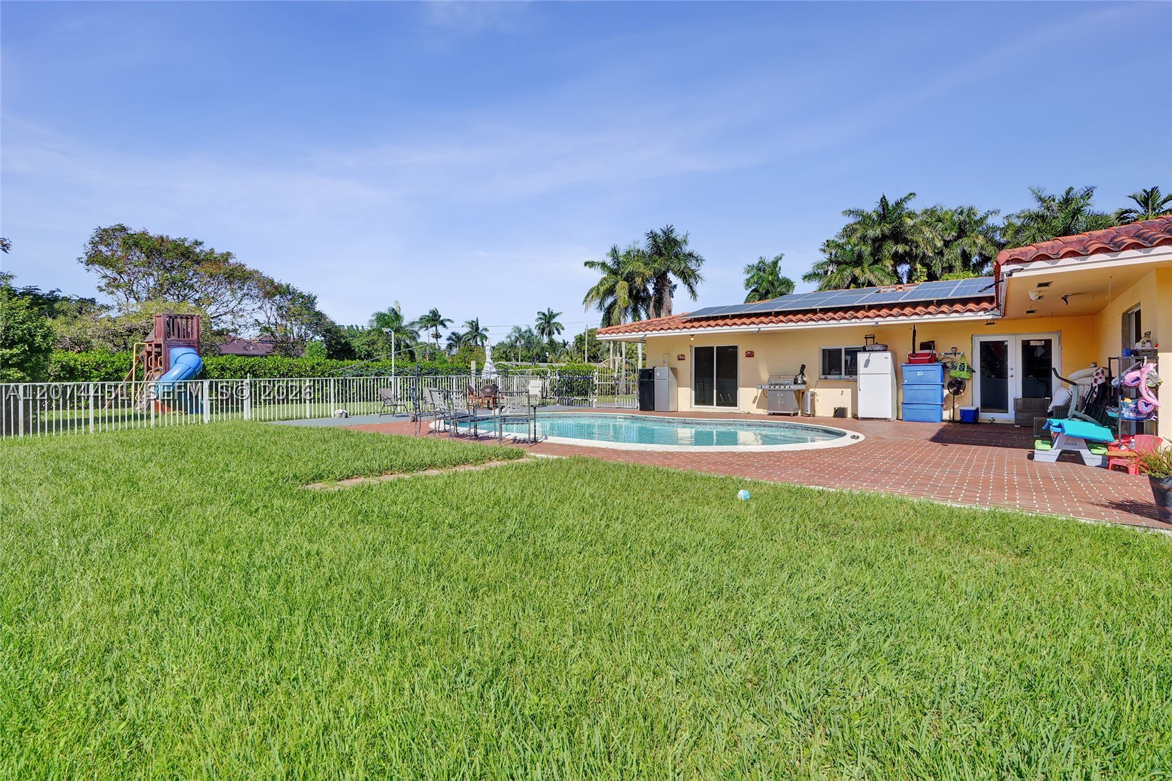 2 NE 160th St Miami, FL 33162