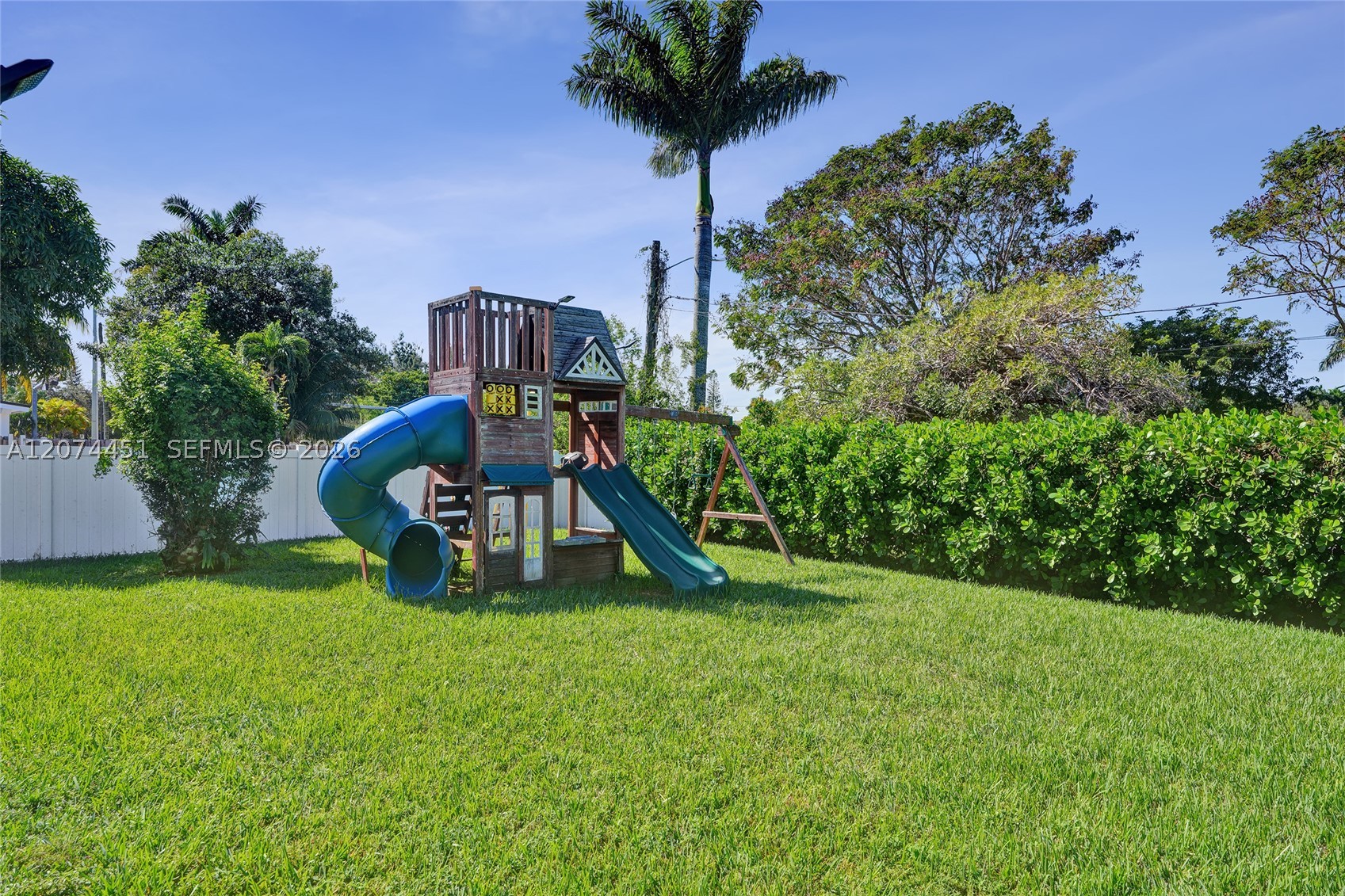 2 NE 160th St Miami, FL 33162
