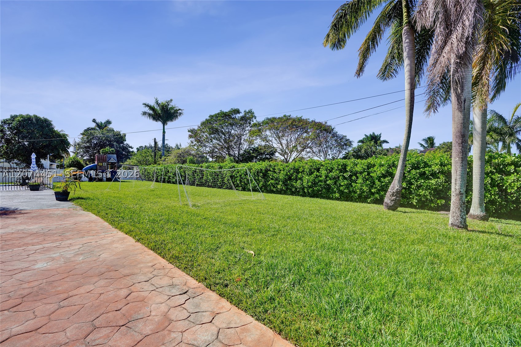 2 NE 160th St Miami, FL 33162