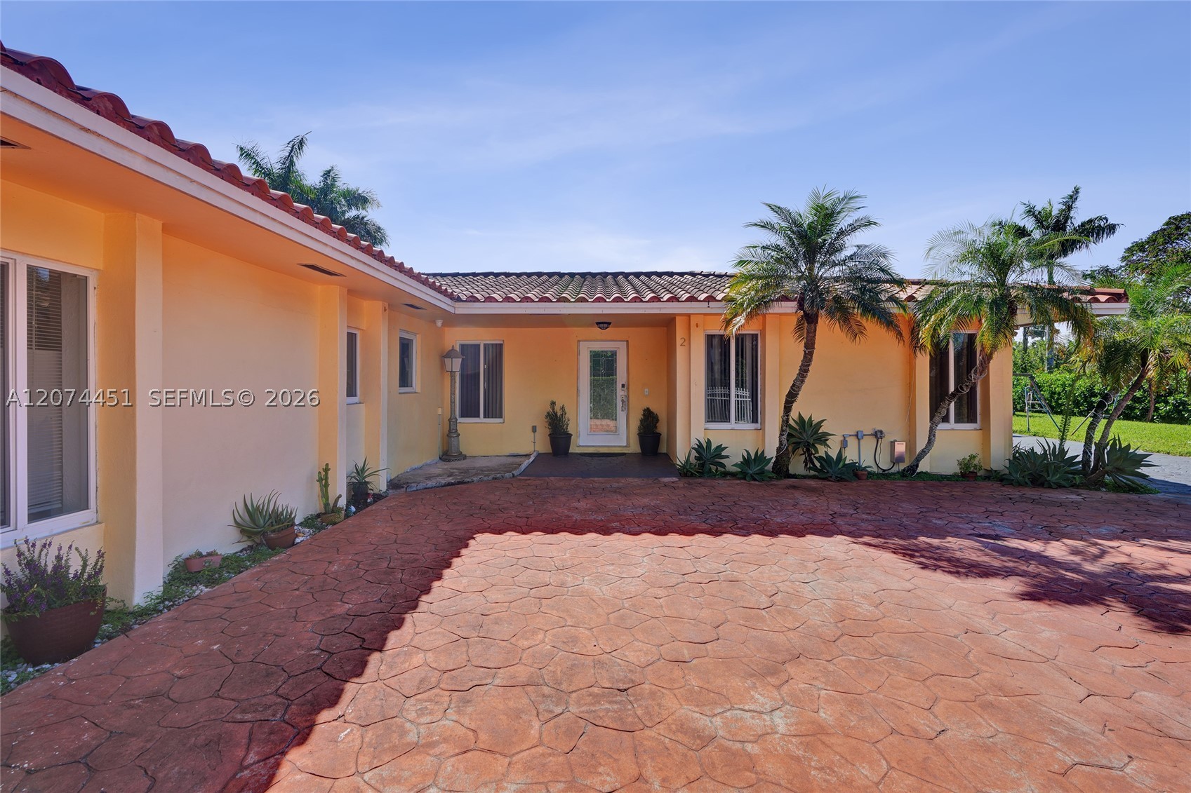 2 NE 160th St Miami, FL 33162