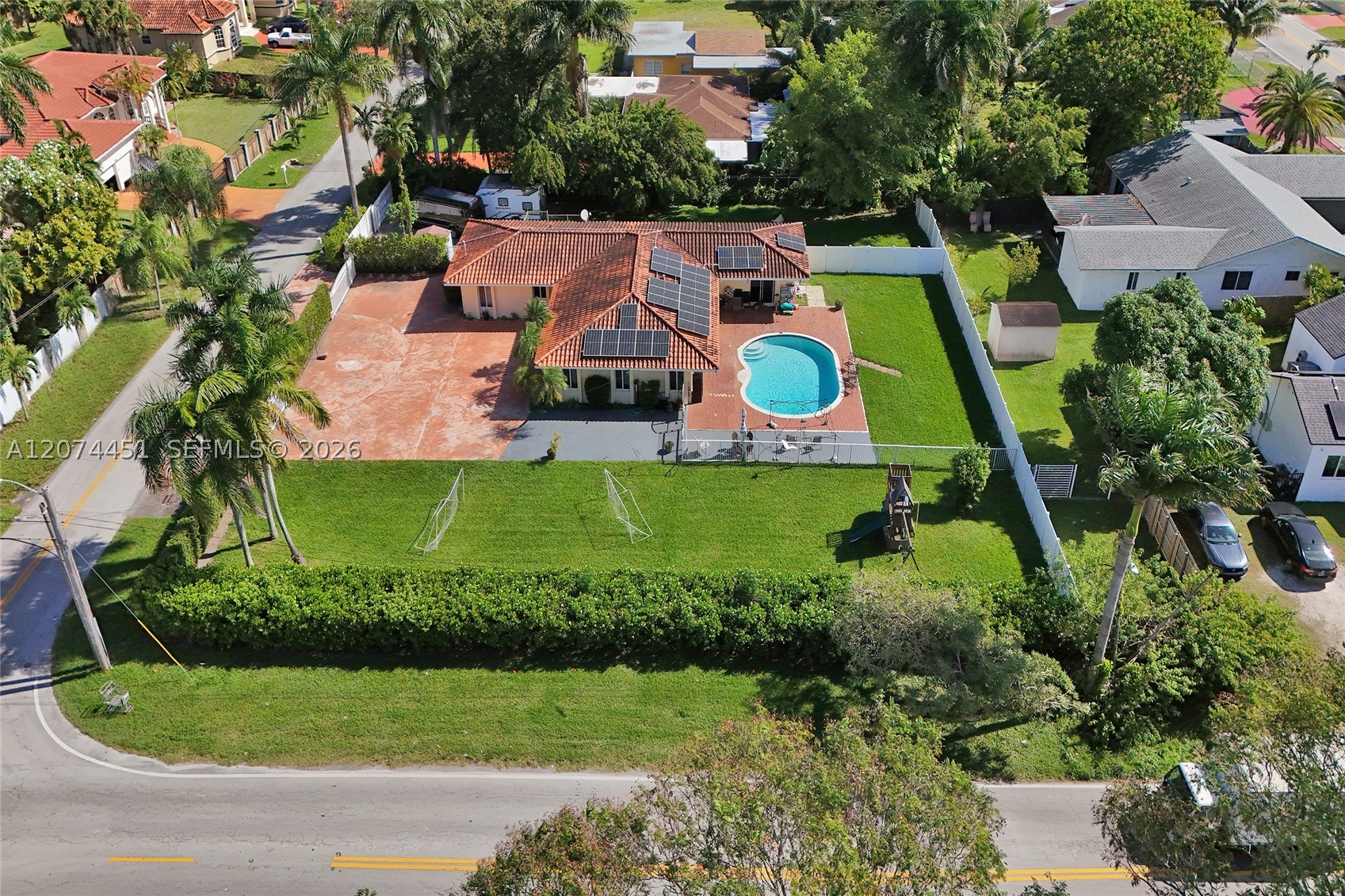 2 NE 160th St Miami, FL 33162