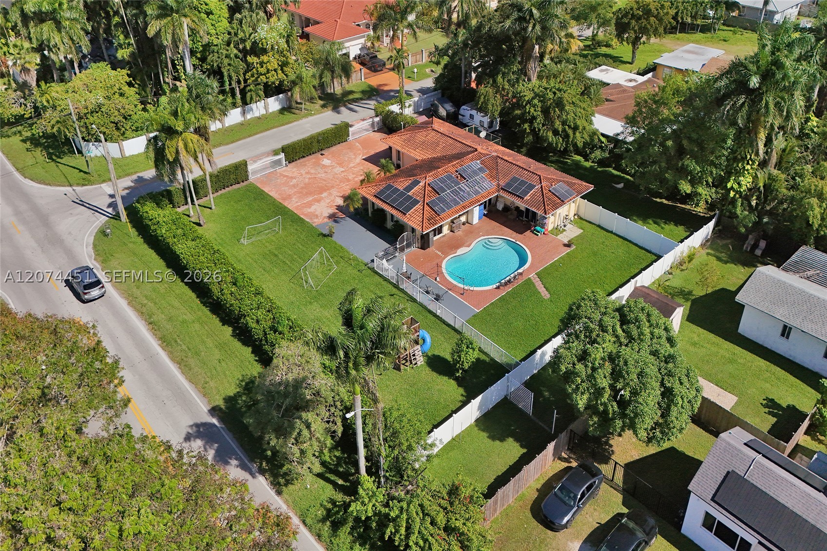 2 NE 160th St Miami, FL 33162