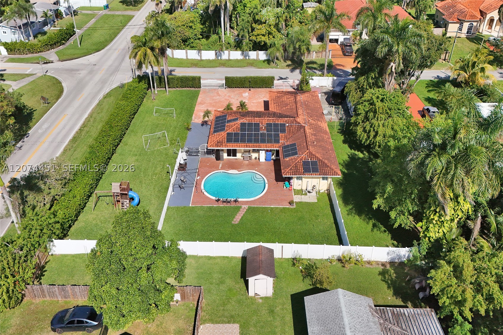 2 NE 160th St Miami, FL 33162