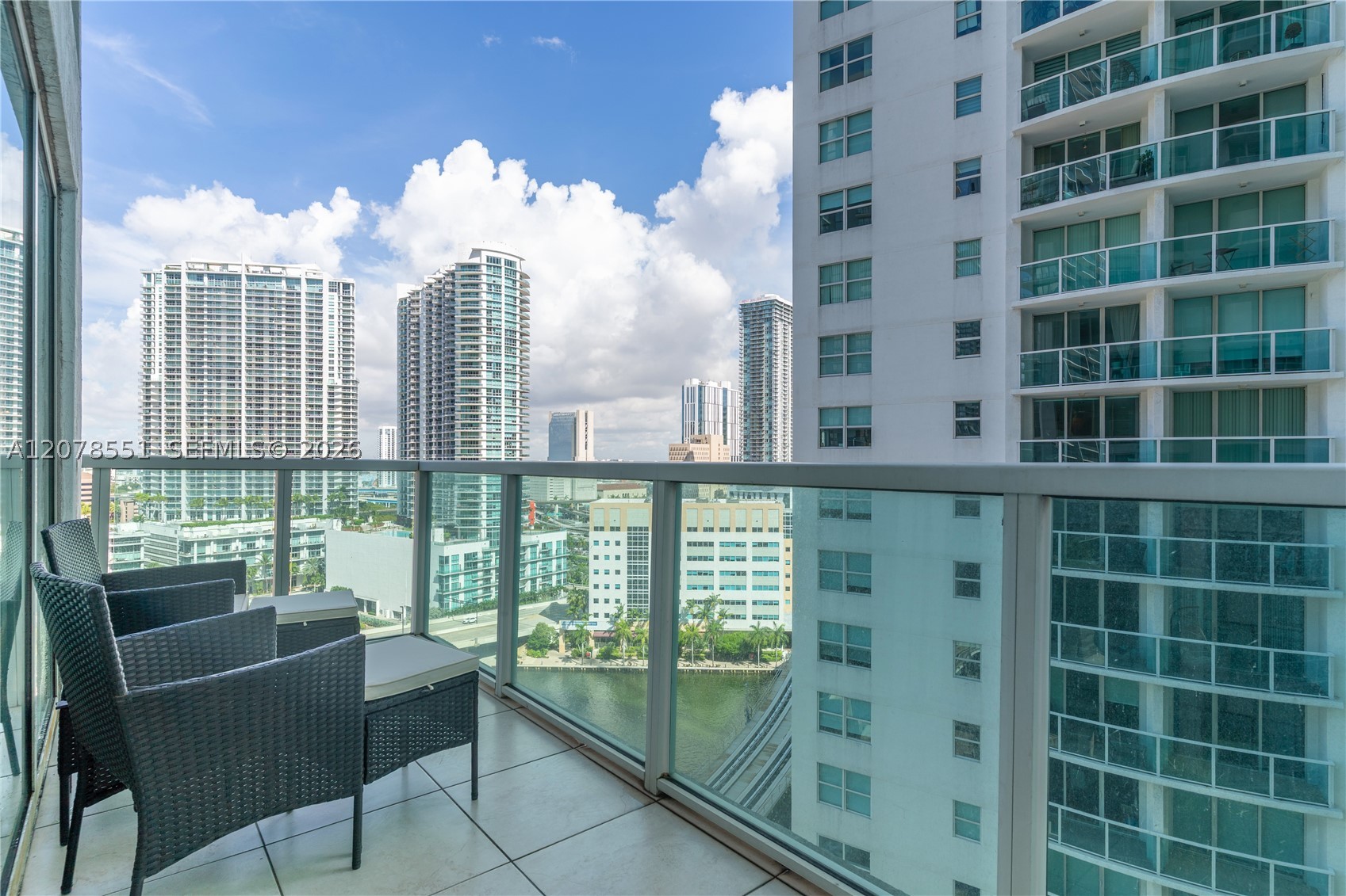 image Brickell on the River South26