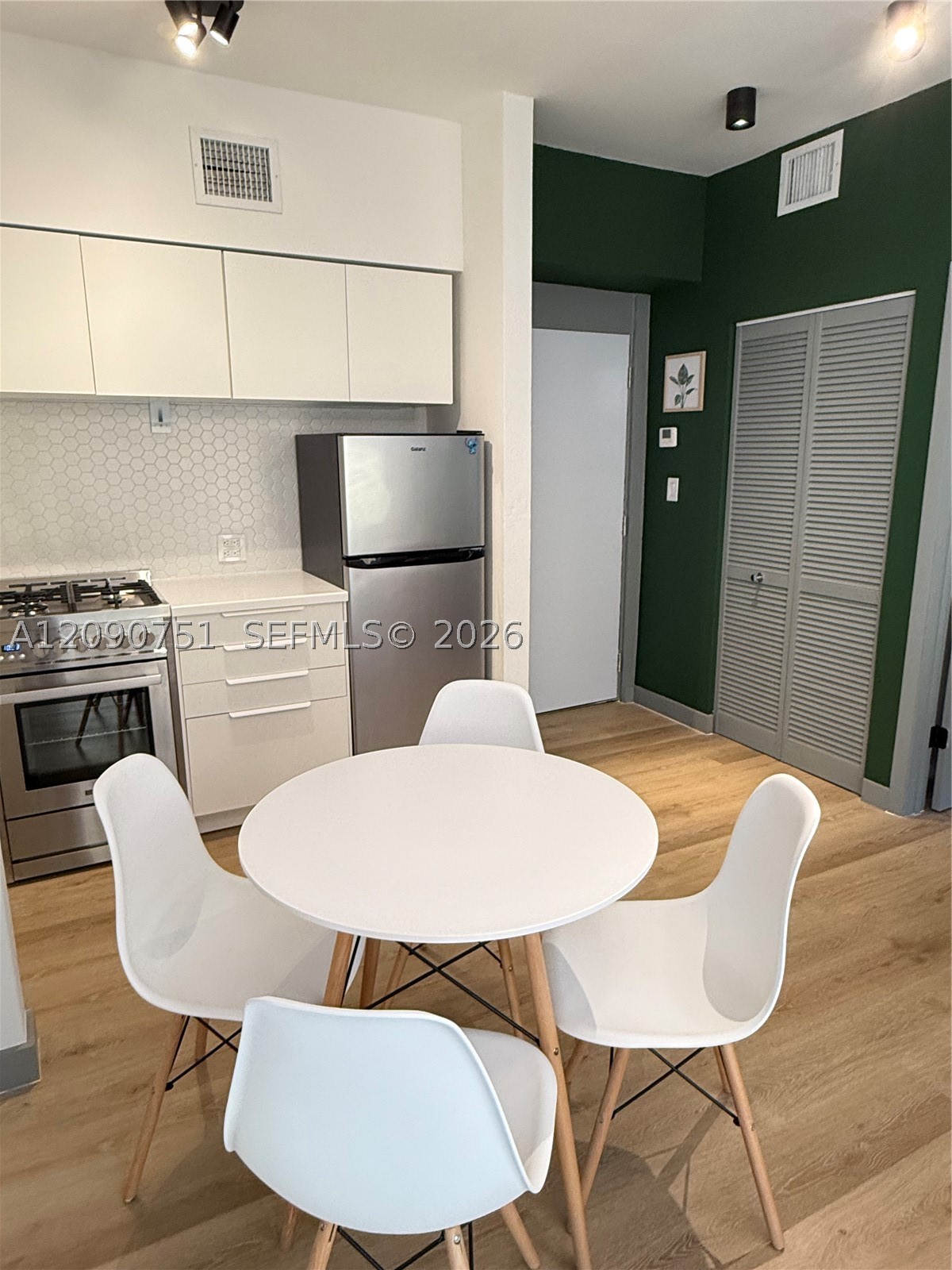 1320 Drexel Ave #302