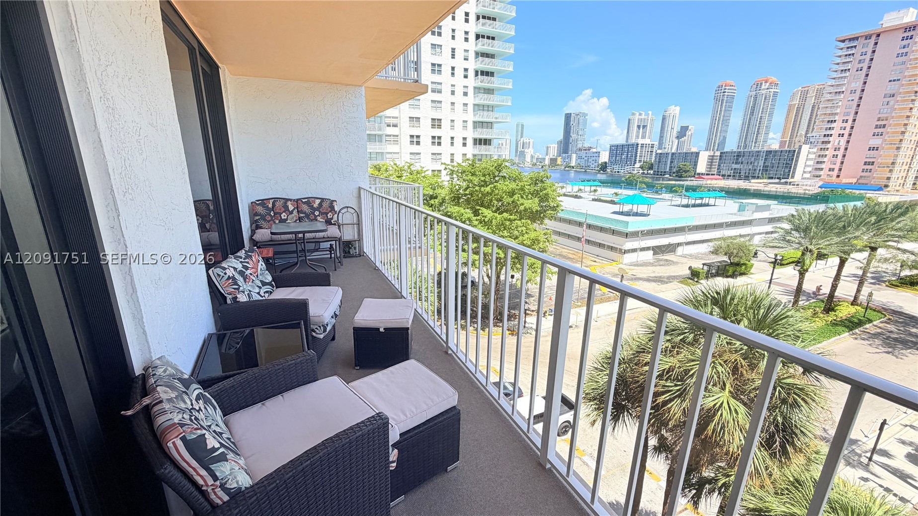 image Winston Towers 70024