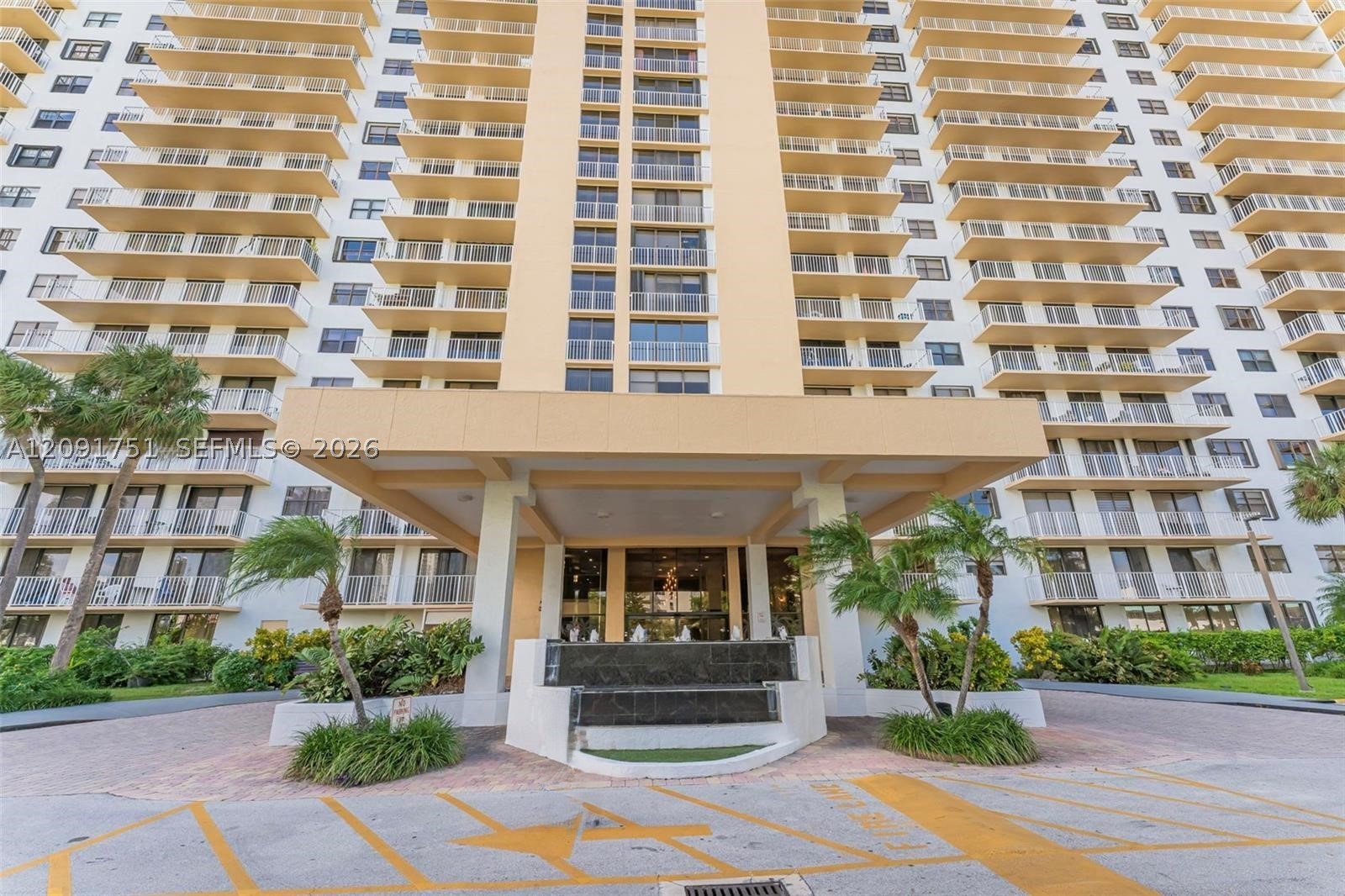 image Winston Towers 7002