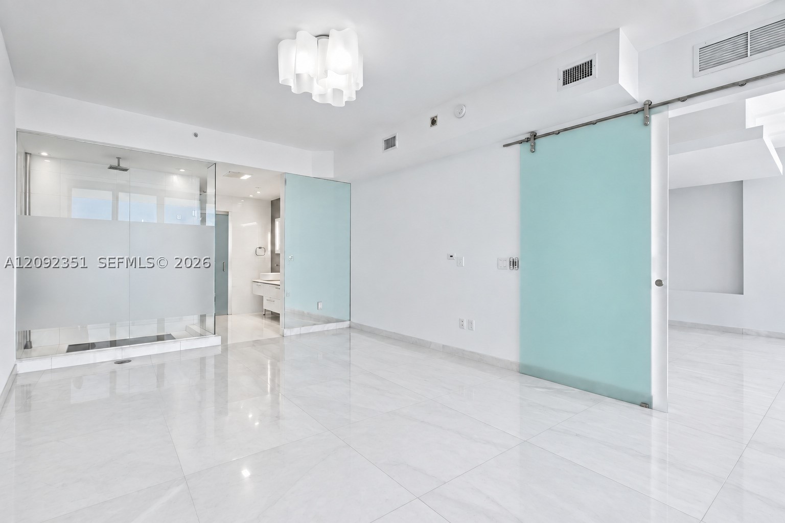 image Paramount Bay14