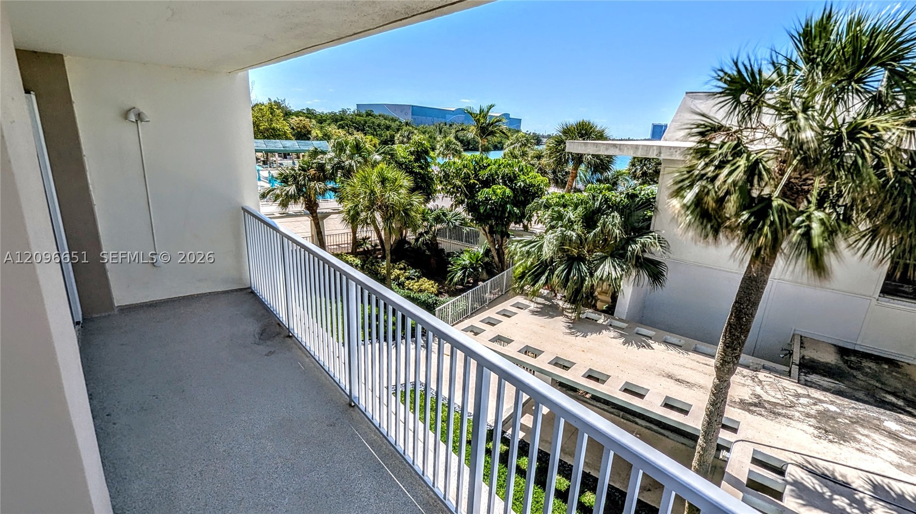 300 Bayview Dr #206 Sunny Isles Beach, FL 33160